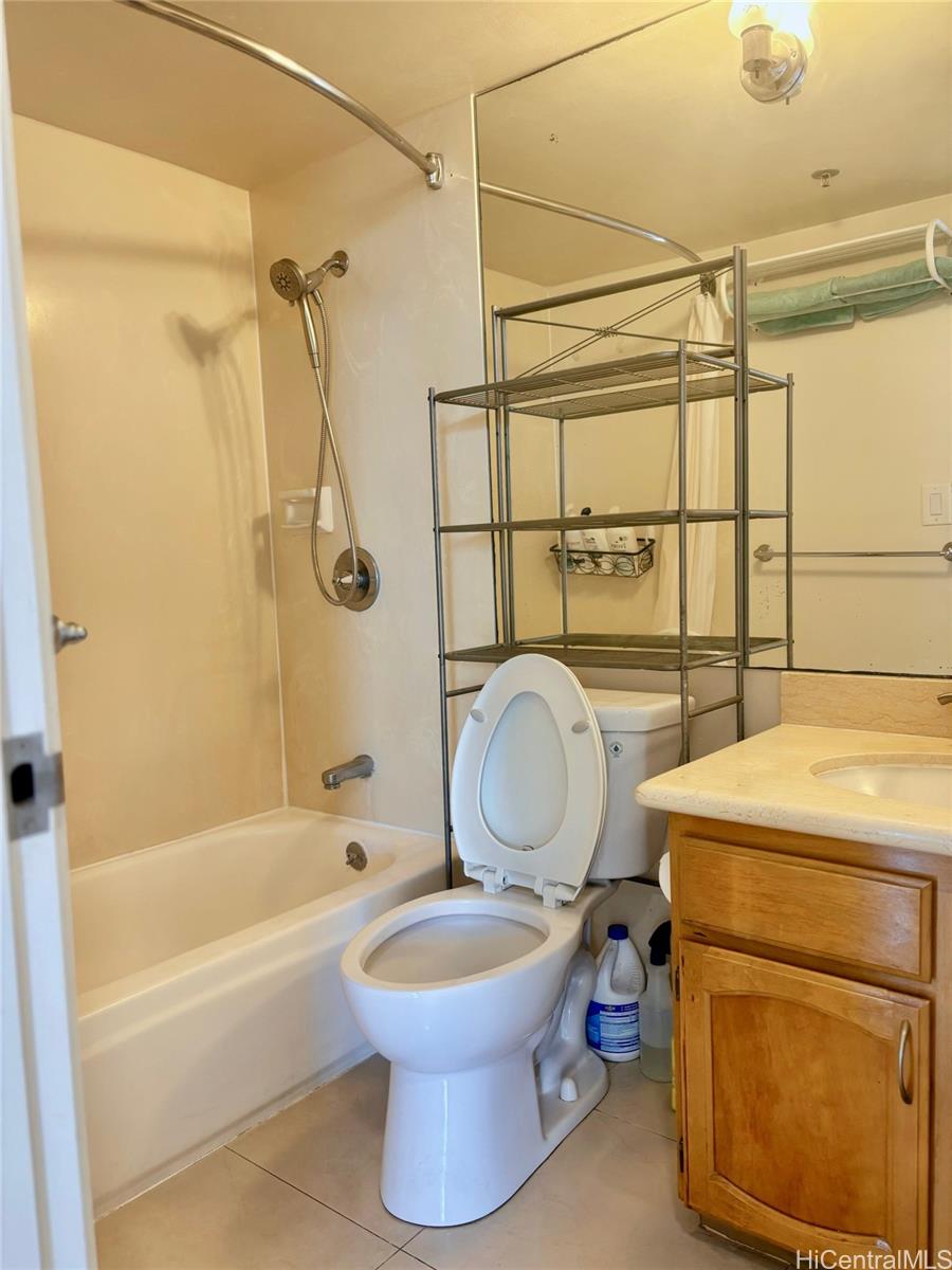 Iolani Regent condo # 505, Honolulu, Hawaii - photo 7 of 10