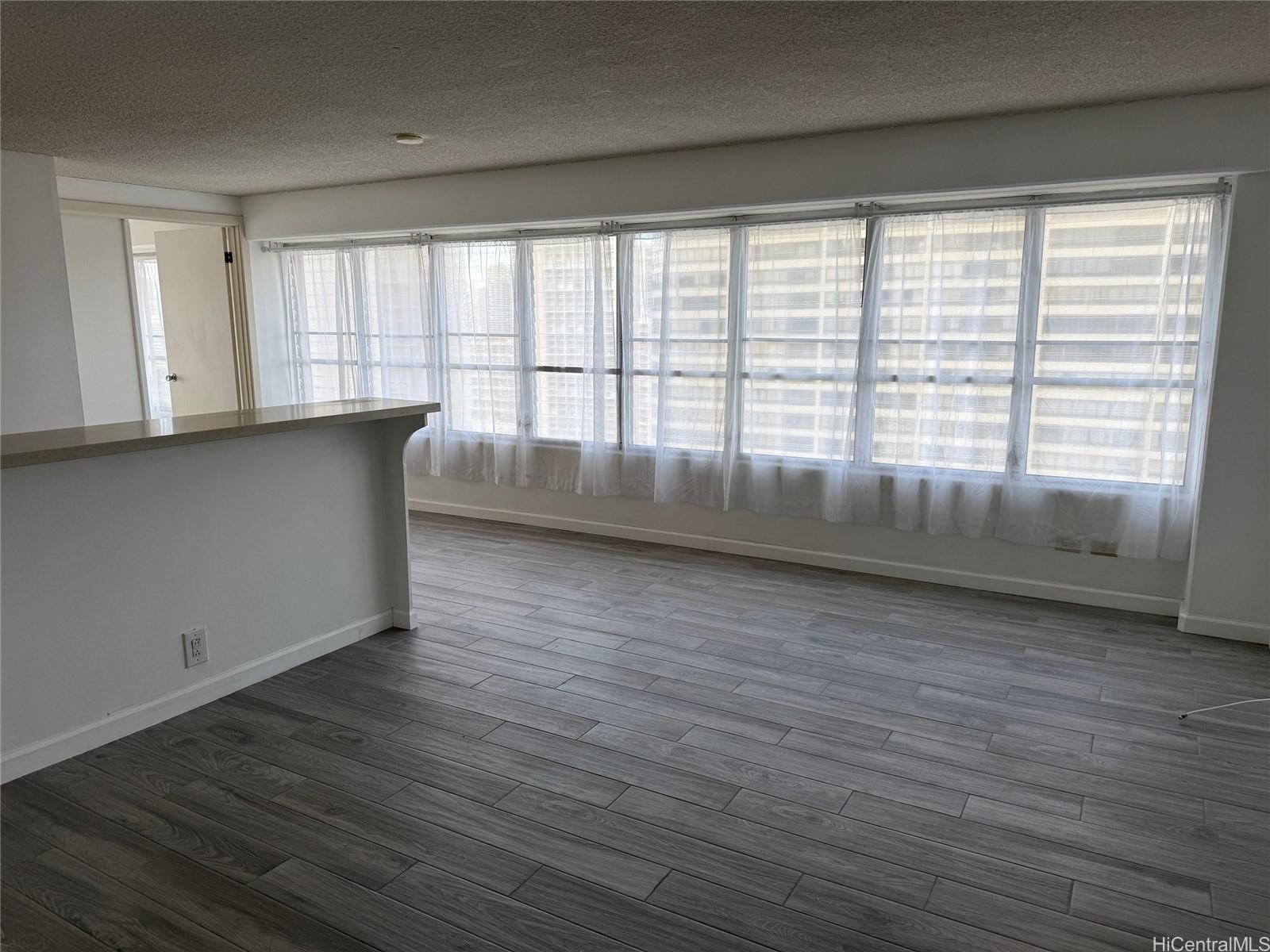 2525 Date St Honolulu - Rental - photo 2 of 10
