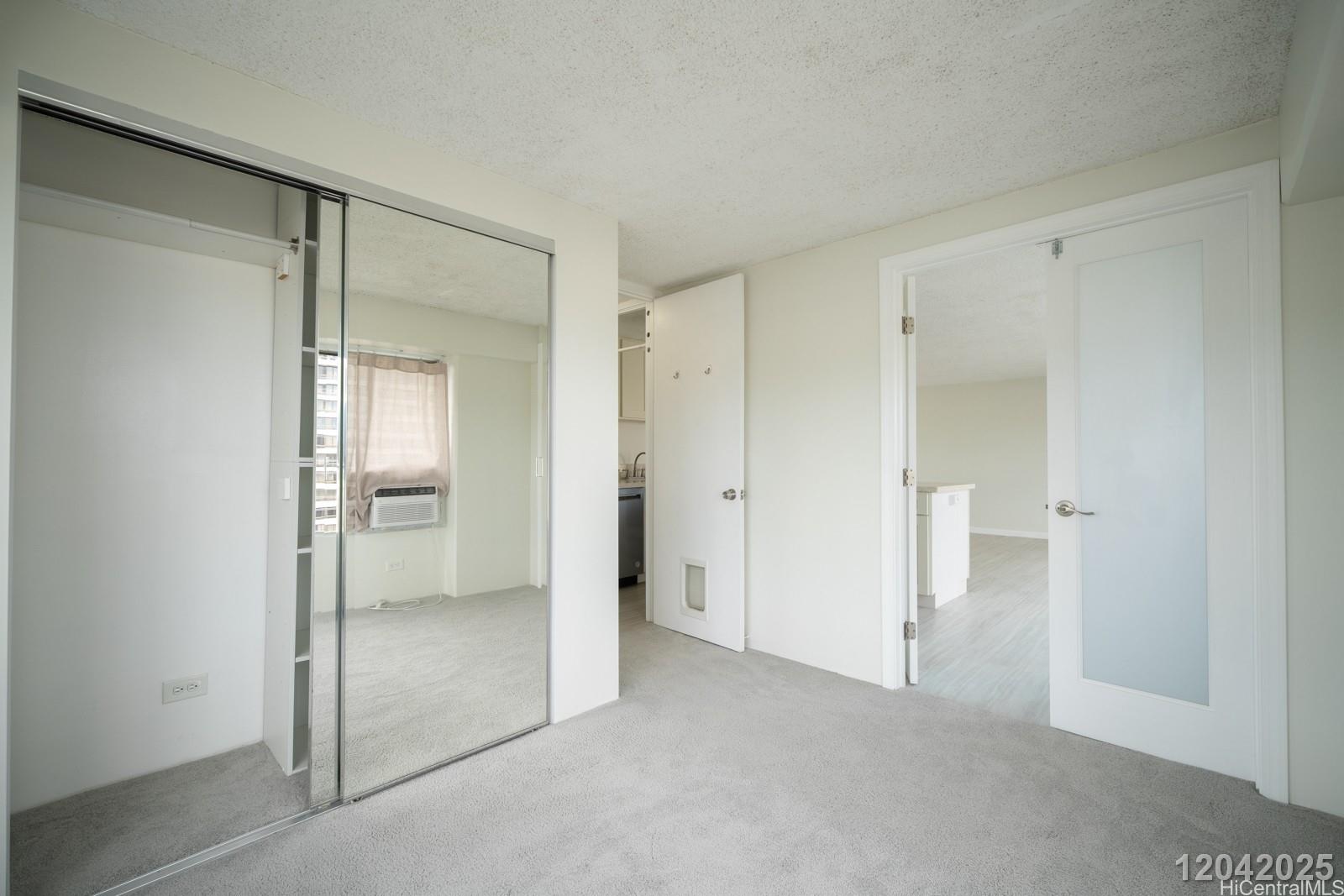 2525 Date Street Honolulu - Rental - photo 13 of 14