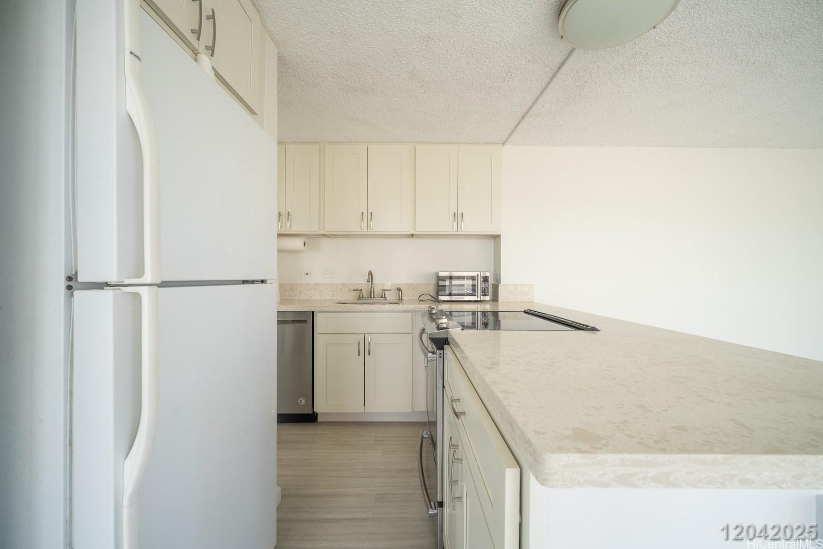 2525 Date Street Honolulu - Rental - photo 7 of 14