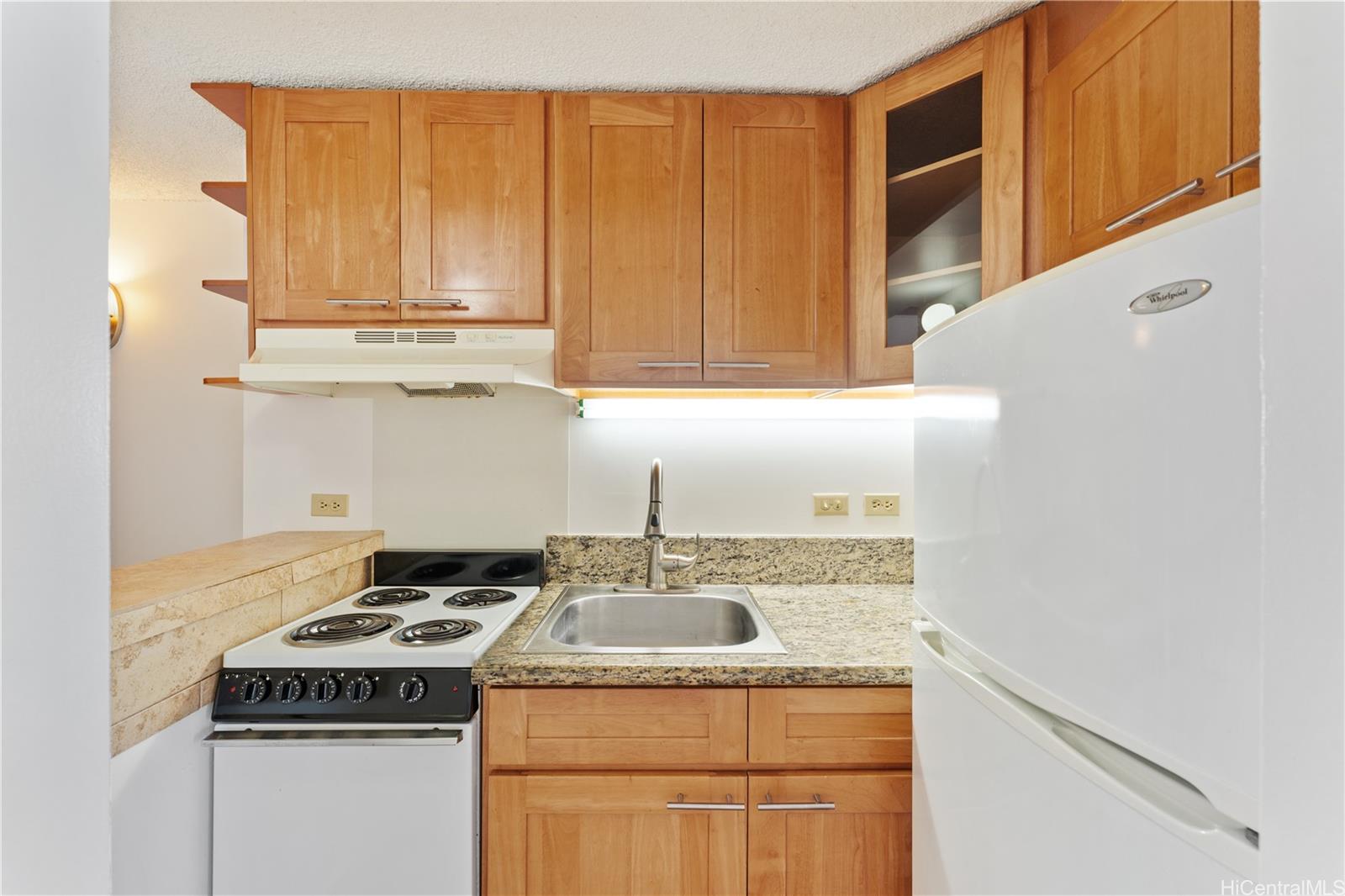 Regency Tower condo # 2704, Honolulu, Hawaii - photo 4 of 12