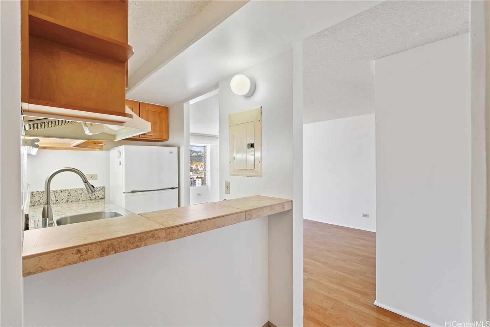 Regency Tower condo # 2704, Honolulu, Hawaii - photo 6 of 12