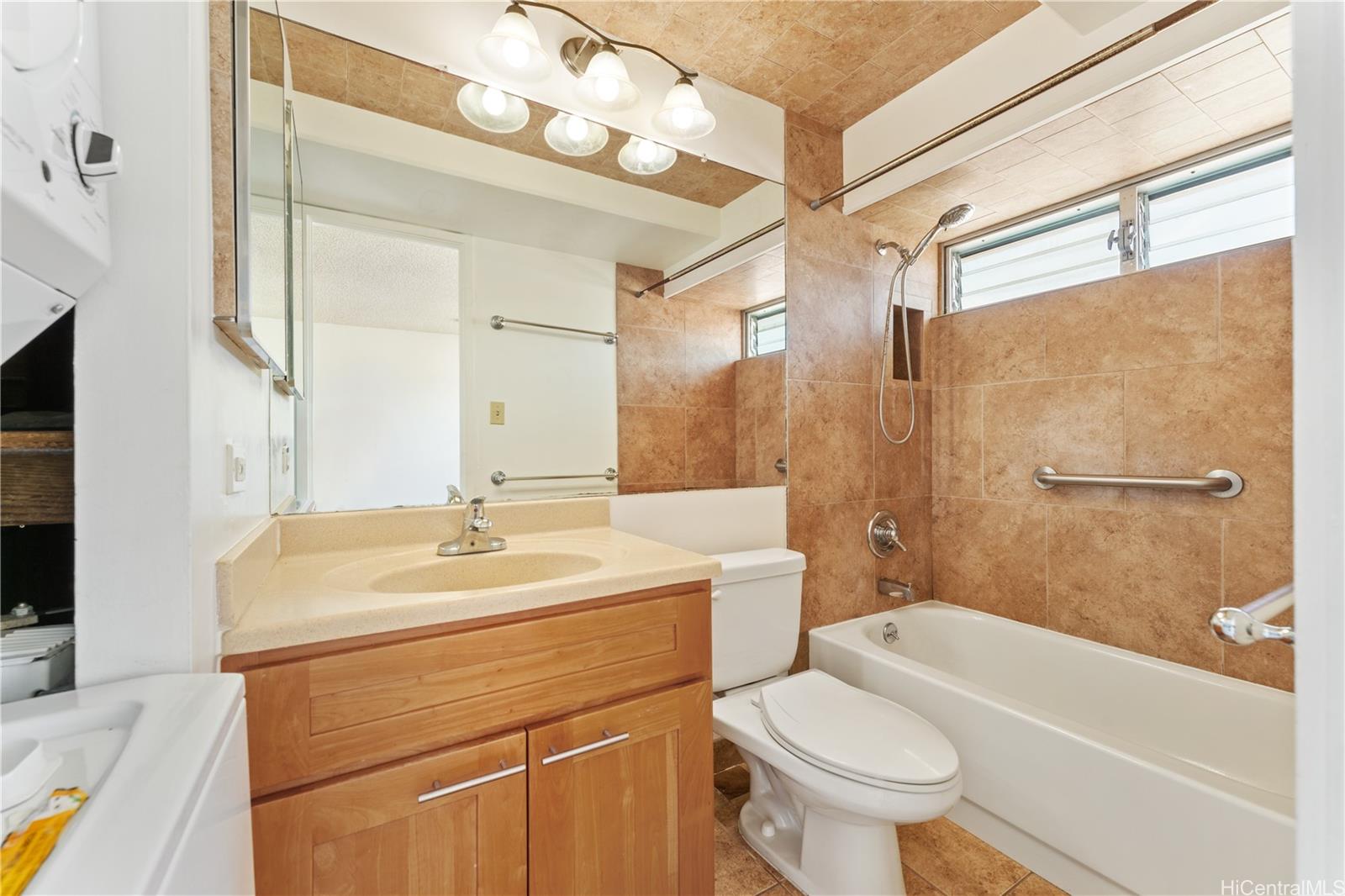 Regency Tower condo # 2704, Honolulu, Hawaii - photo 8 of 12