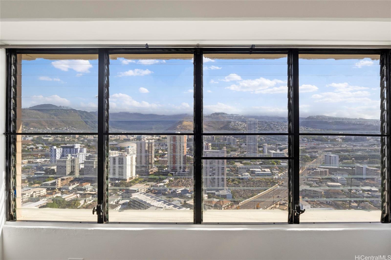 Regency Tower condo # 3203, Honolulu, Hawaii - photo 8 of 24