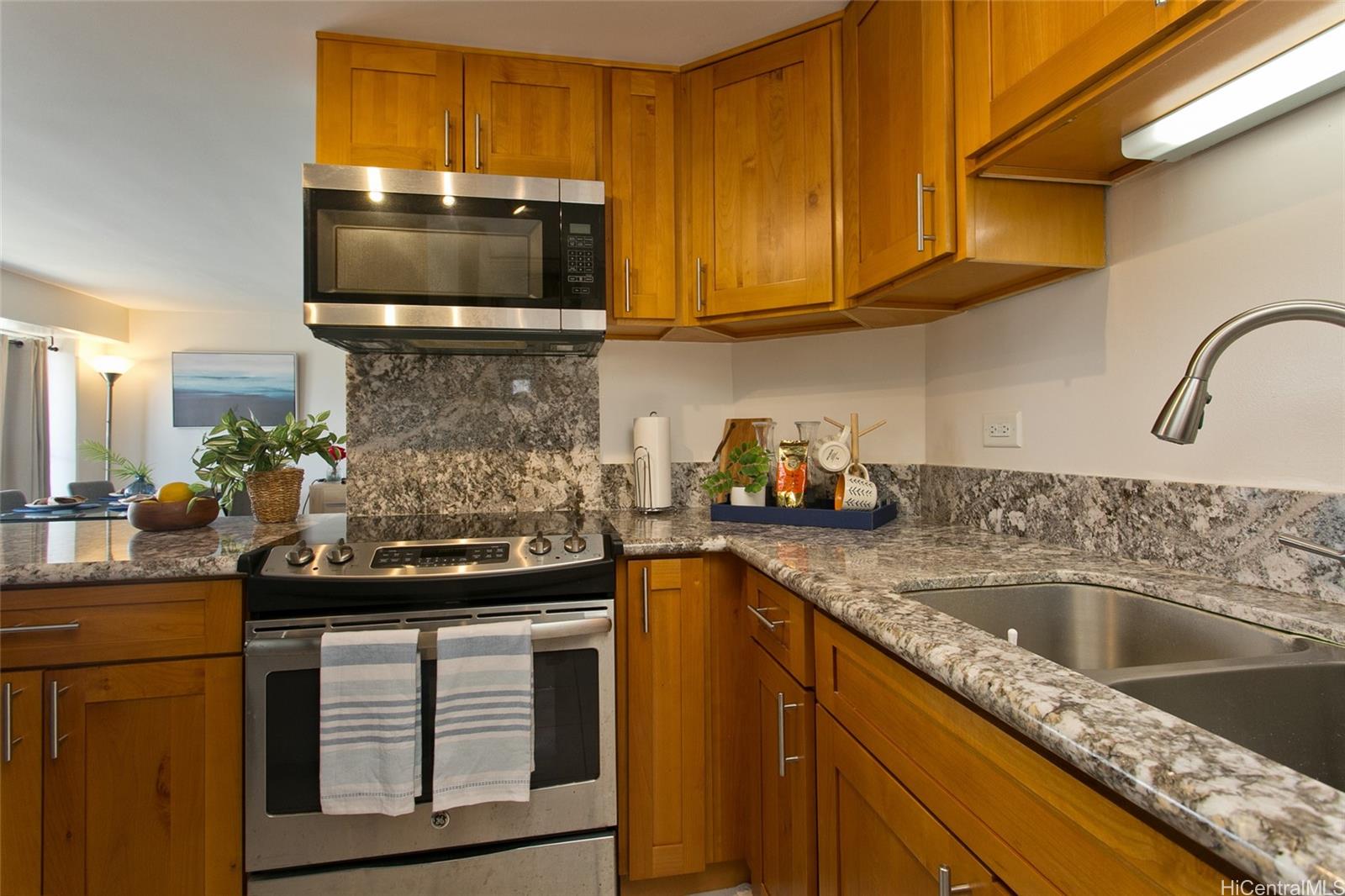 Regency Tower condo # 3706, Honolulu, Hawaii - photo 7 of 21