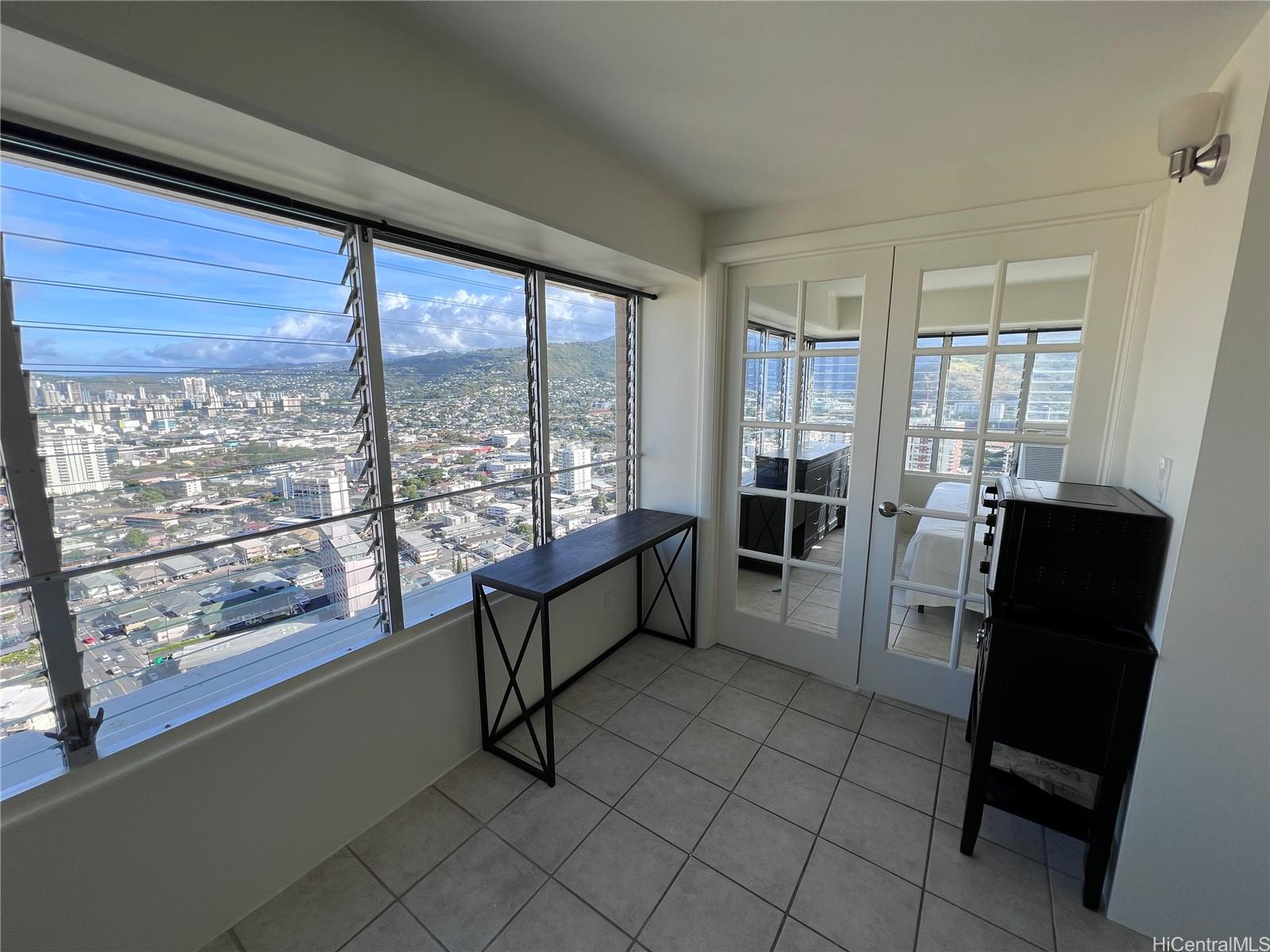 Regency Tower condo # 3905, Honolulu, Hawaii - photo 4 of 16