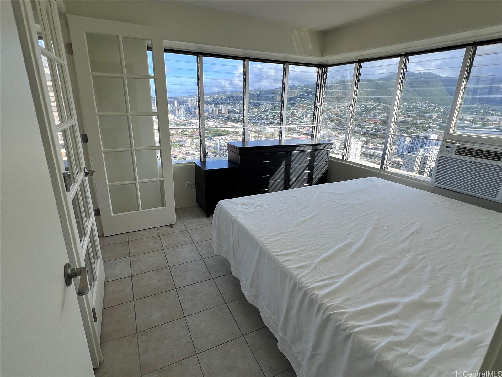 Regency Tower condo # 3905, Honolulu, Hawaii - photo 8 of 16