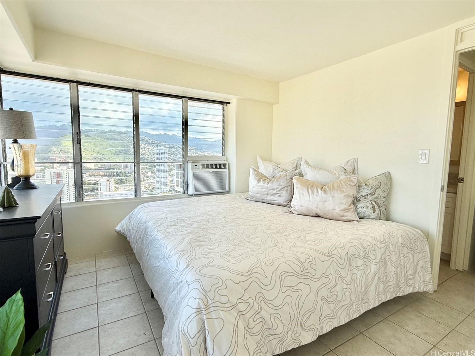 Regency Tower condo # 3905, Honolulu, Hawaii - photo 9 of 25