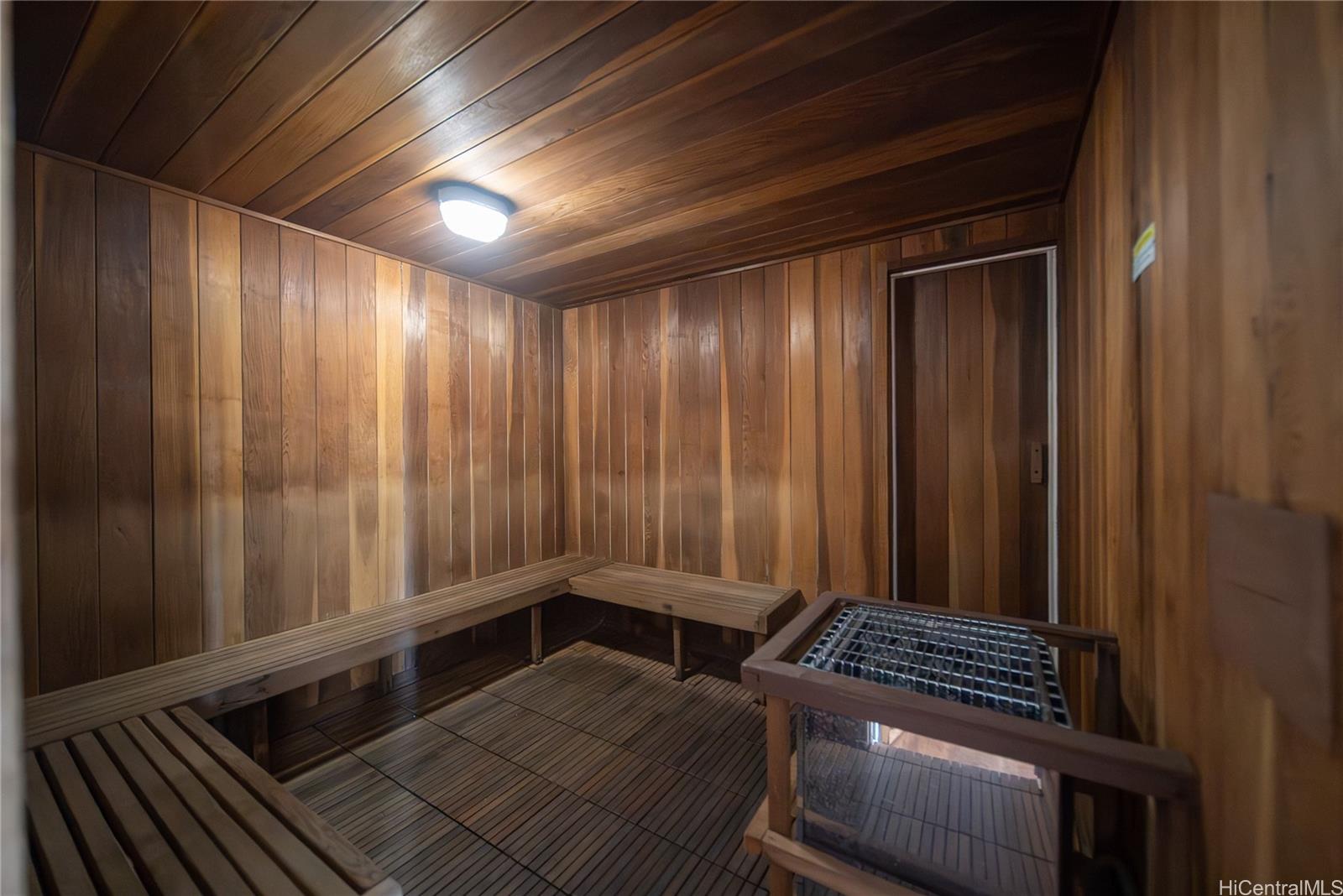 Regency Tower condo # 405, Honolulu, Hawaii - photo 13 of 21