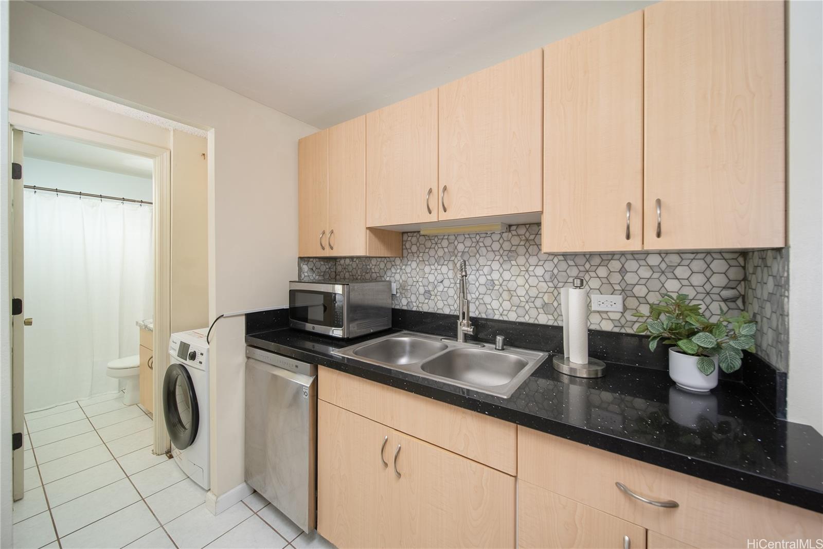 Regency Tower condo # 405, Honolulu, Hawaii - photo 7 of 21