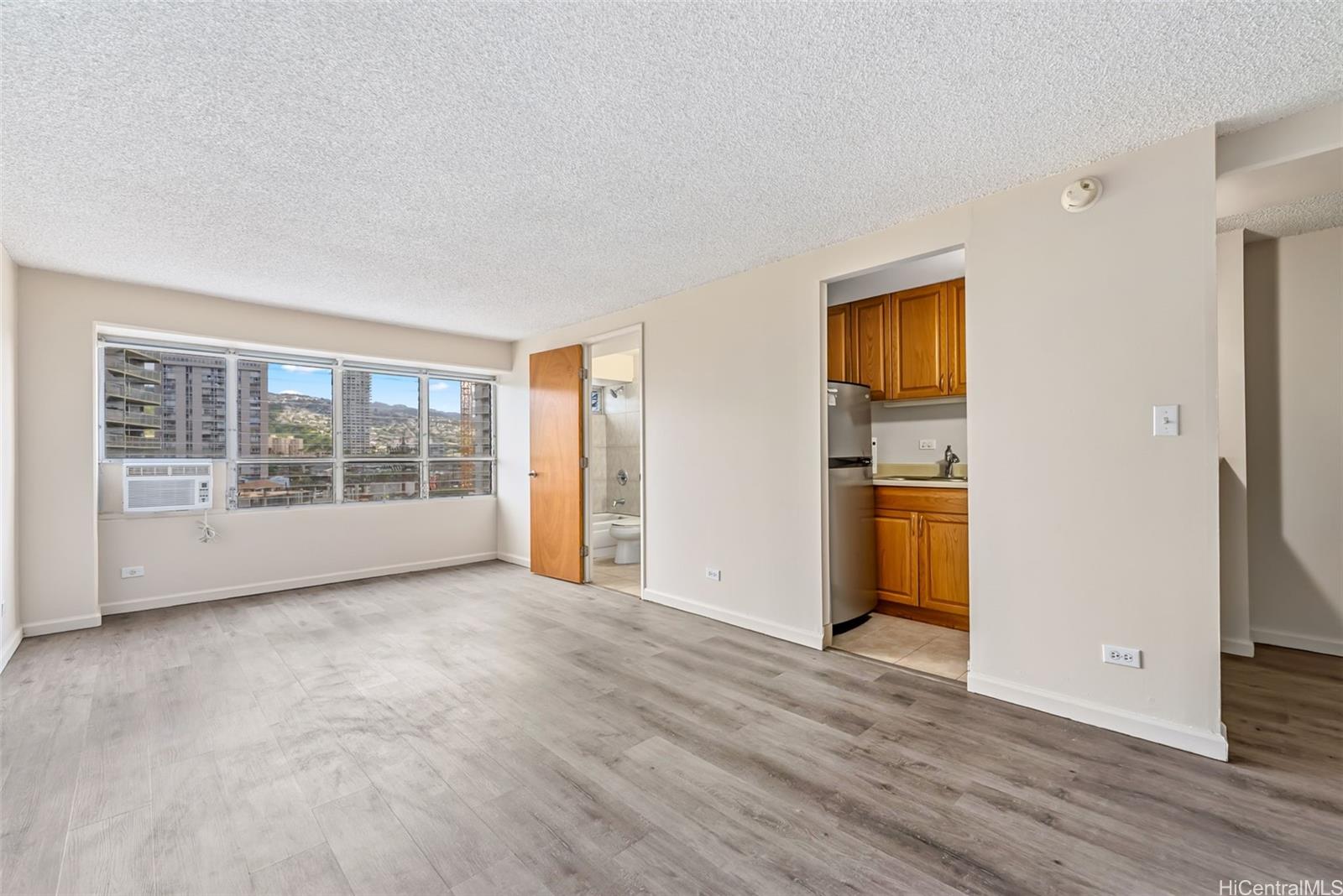 Regency Tower condo # 603, Honolulu, Hawaii - photo 7 of 24