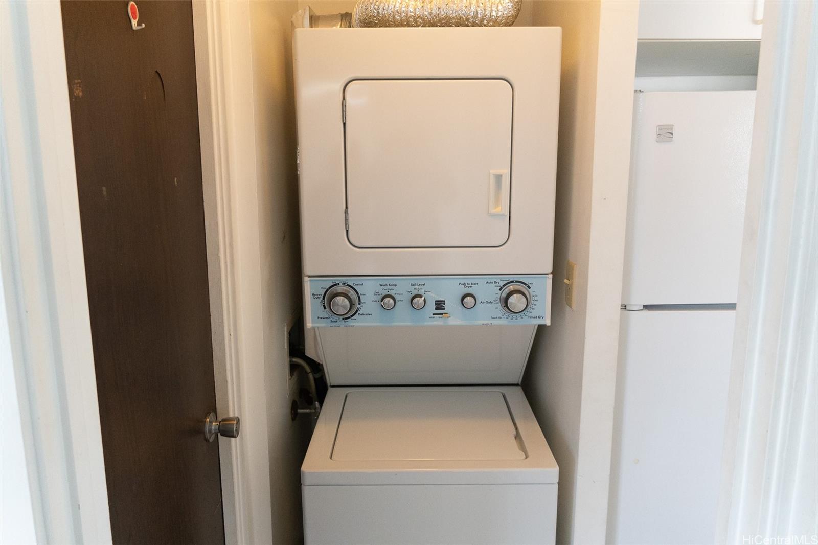 Regency Tower condo # 605, Honolulu, Hawaii - photo 5 of 15