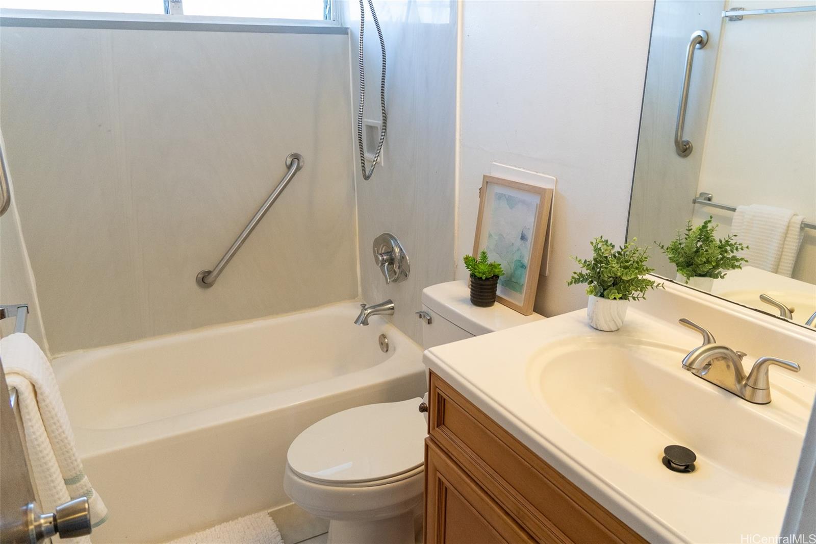 Regency Tower condo # 605, Honolulu, Hawaii - photo 7 of 15