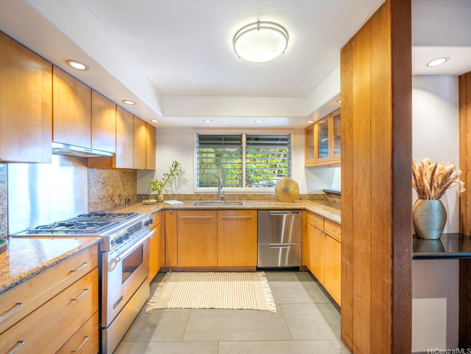 2527  Henry Street Nuuanu Area, Honolulu home - photo 3 of 19