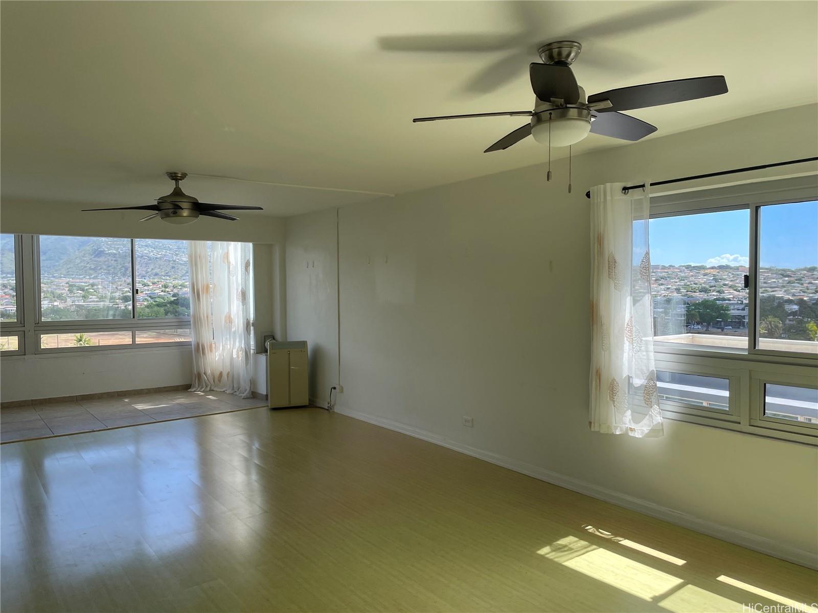 2533 Ala Wai Blvd Honolulu - Rental - photo 2 of 12