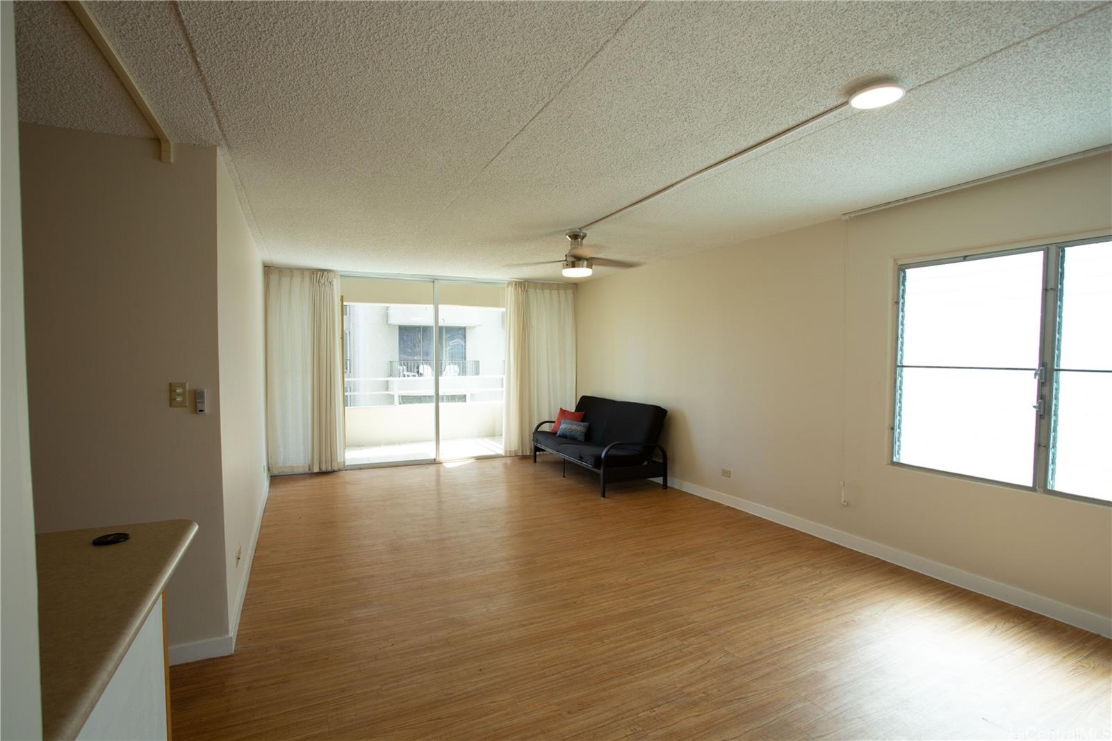 2533 Ala Wai Blvd Honolulu - Rental - photo 2 of 18