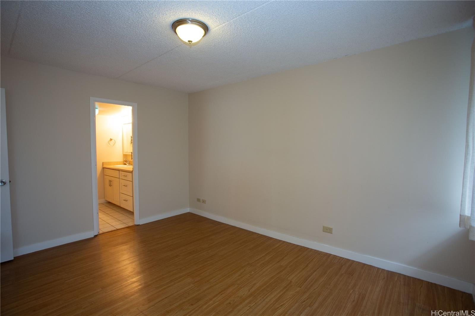 2533 Ala Wai Blvd Honolulu - Rental - photo 7 of 18