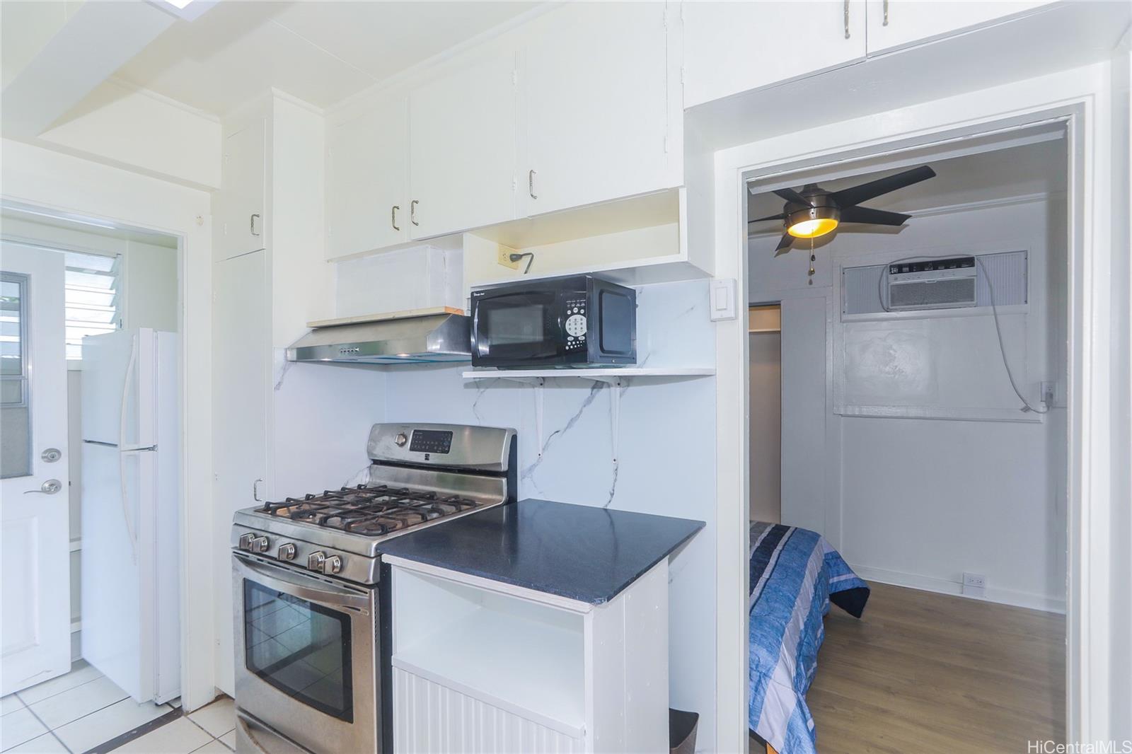 2534 E Manoa Rd Honolulu - Rental - photo 4 of 18