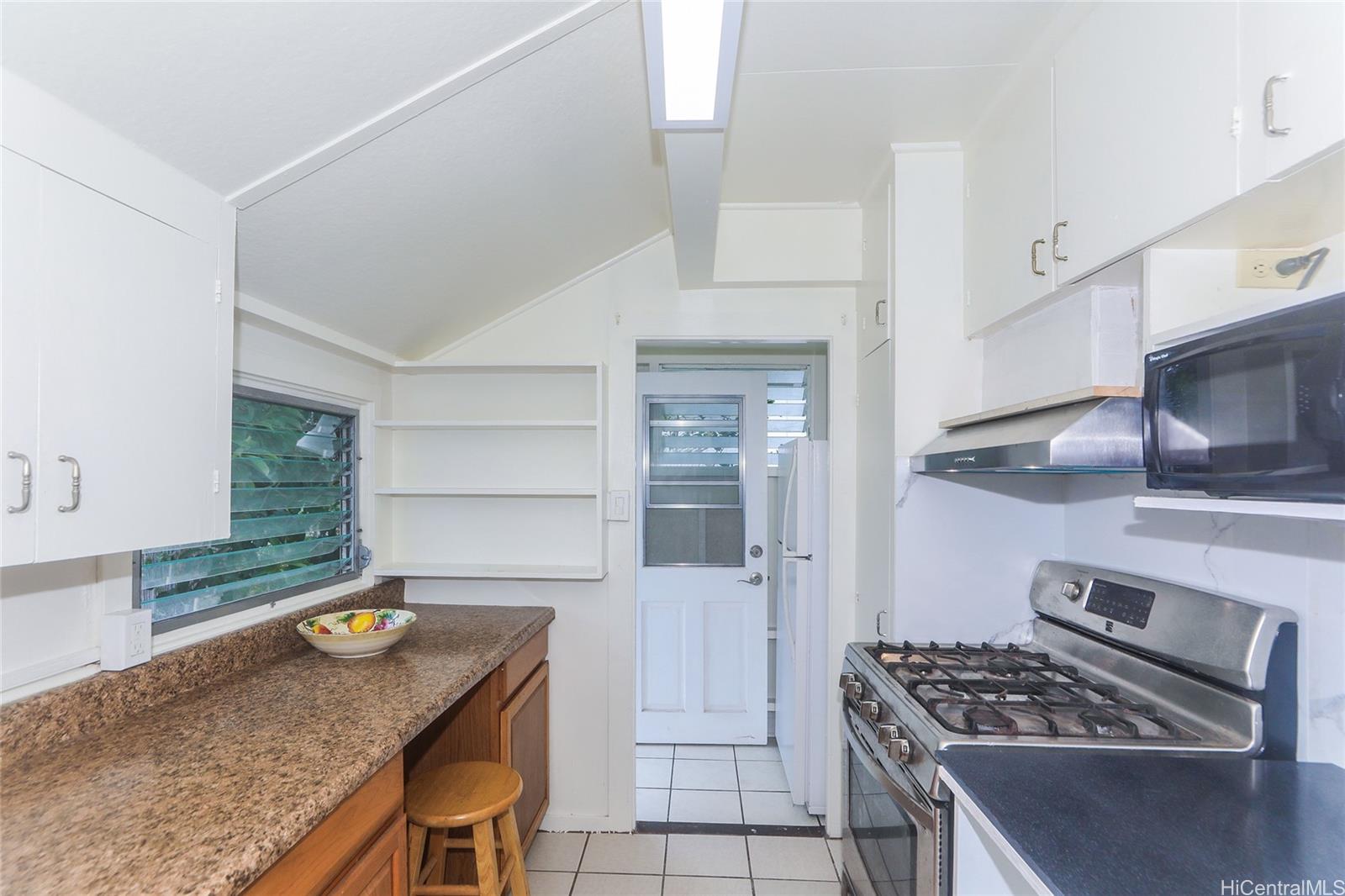 2534 E Manoa Rd Honolulu - Rental - photo 5 of 18