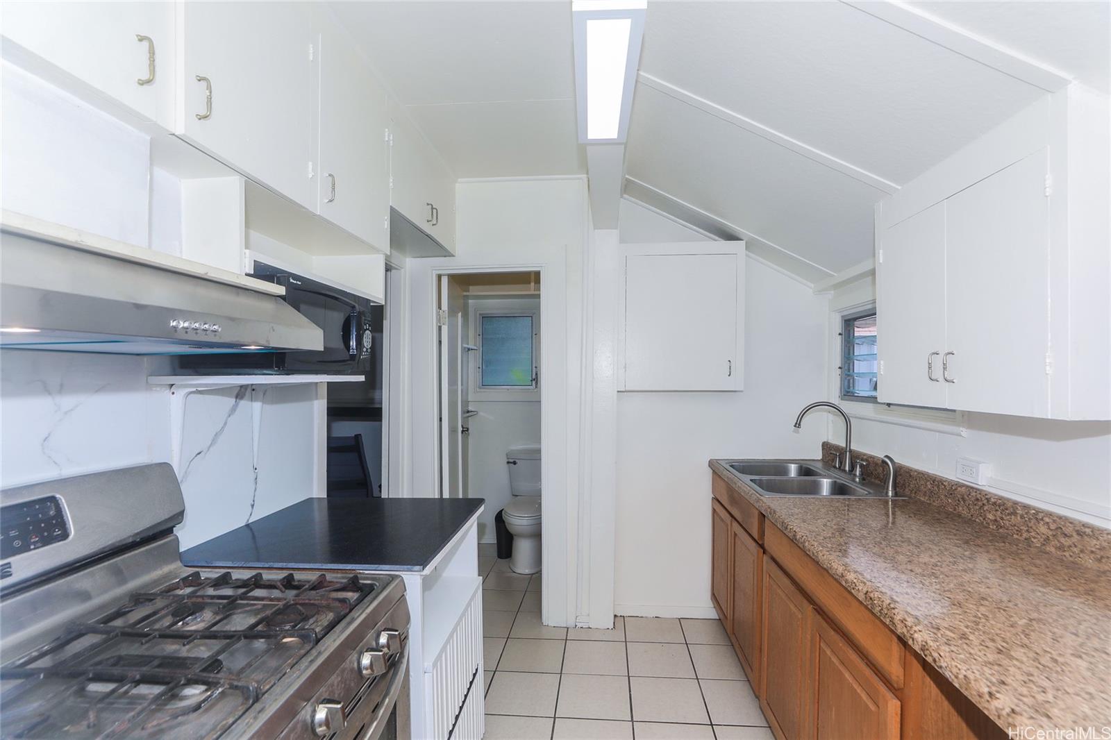 2534 E Manoa Rd Honolulu - Rental - photo 6 of 18