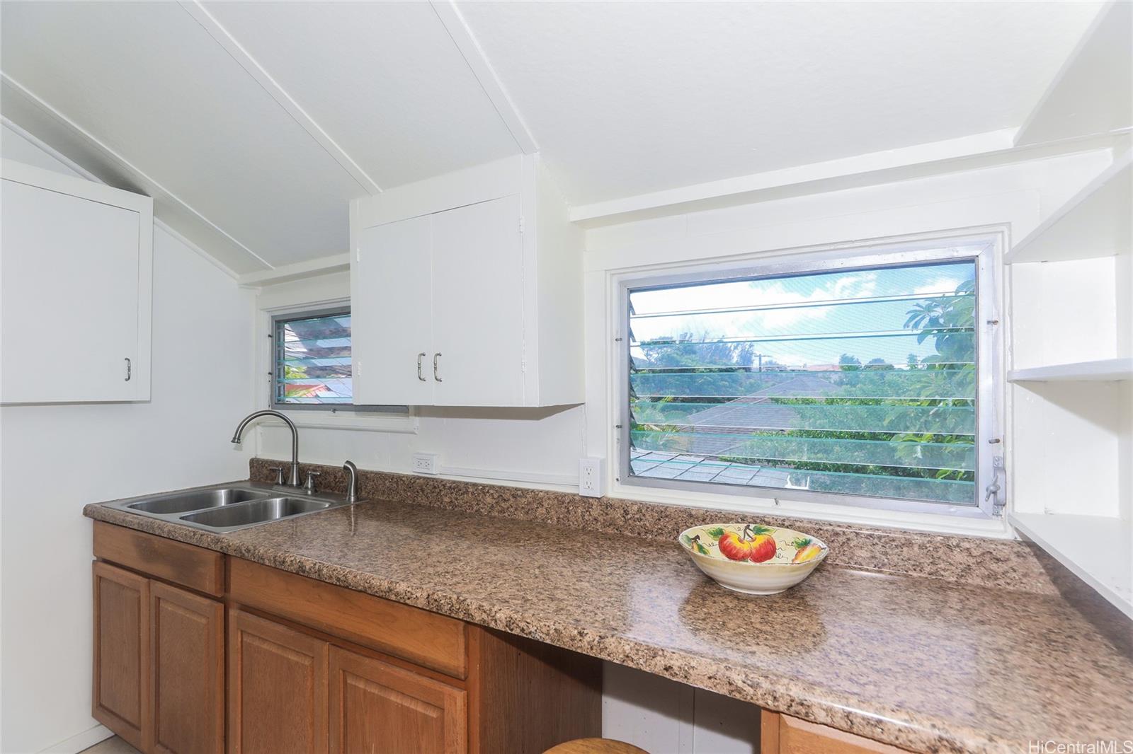 2534 E Manoa Rd Honolulu - Rental - photo 7 of 18