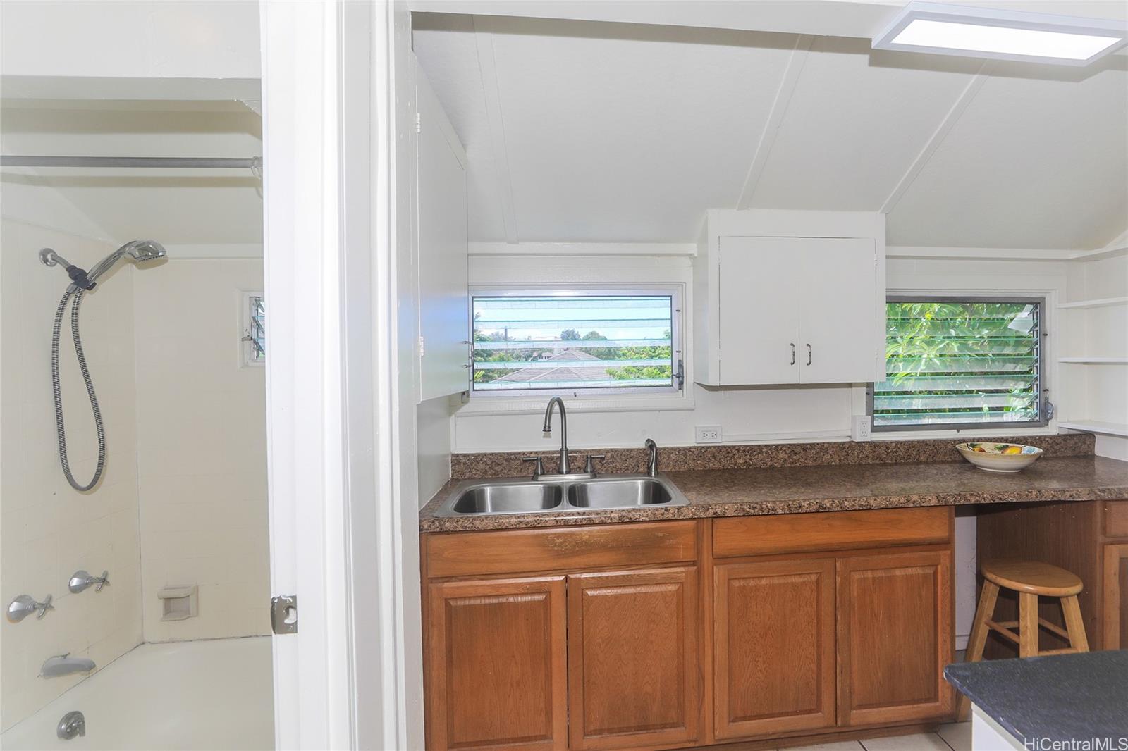 2534 E Manoa Rd Honolulu - Rental - photo 8 of 18