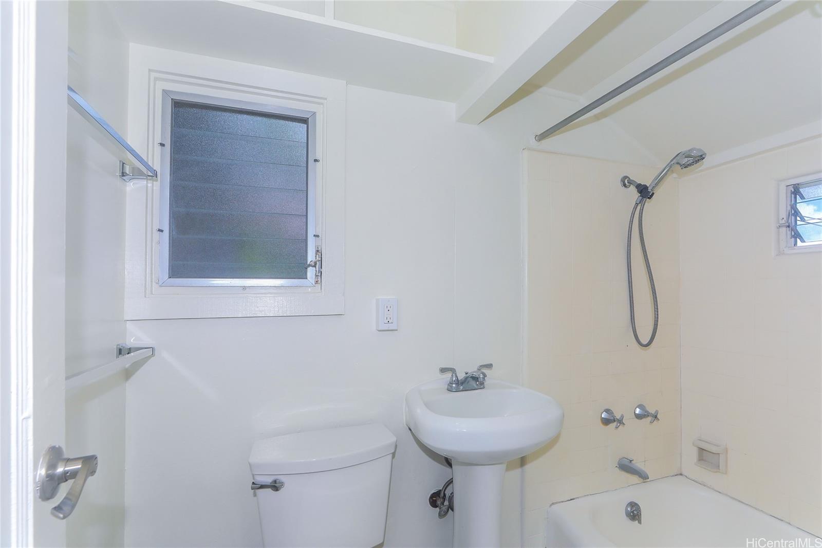 2534 E Manoa Rd Honolulu - Rental - photo 10 of 18