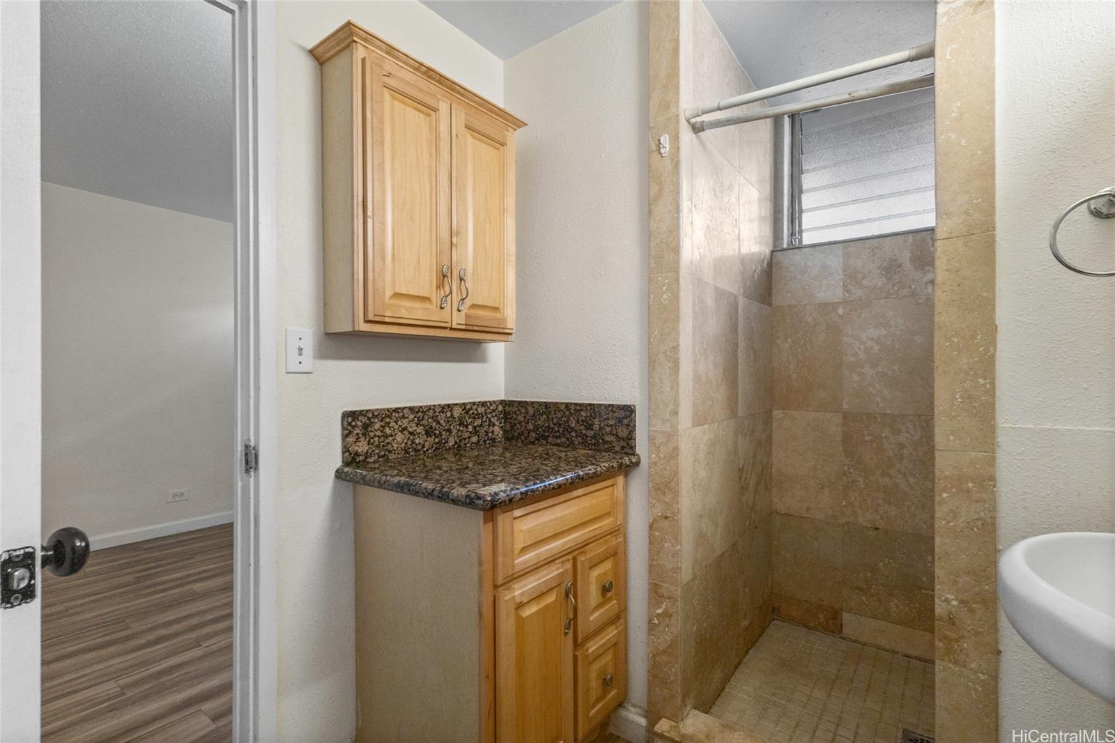 254 Kaiulani Ave Honolulu - Multi-family - photo 6 of 25