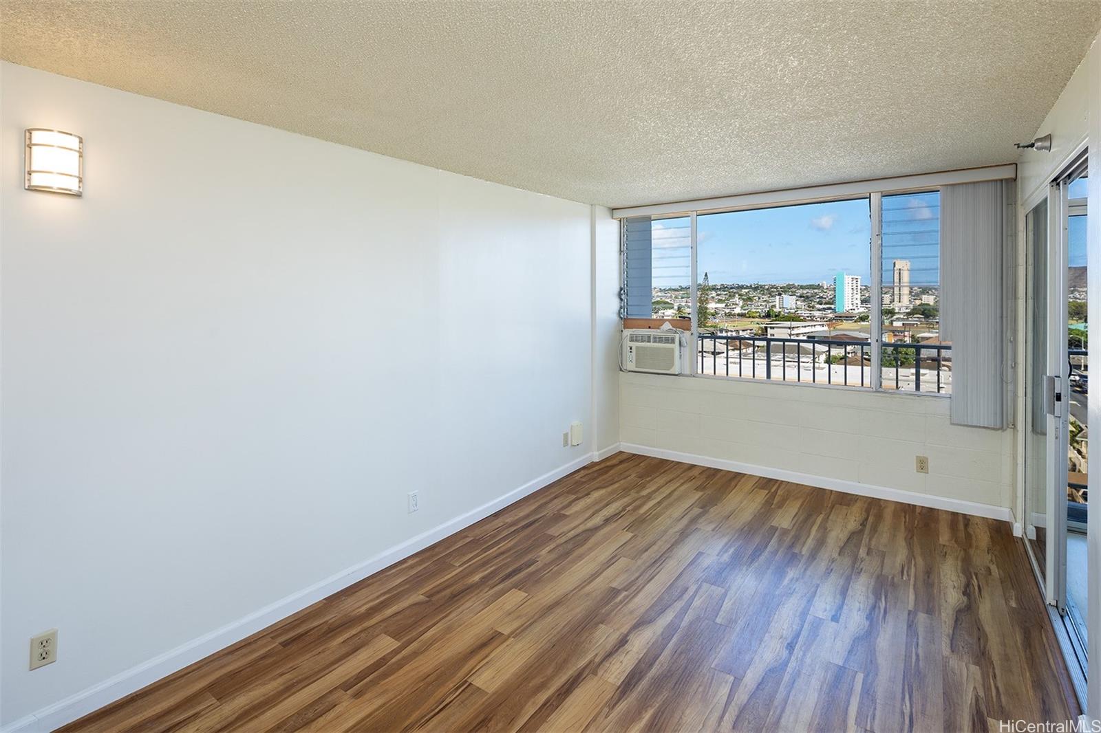 2542 Date St Honolulu - Rental - photo 2 of 13