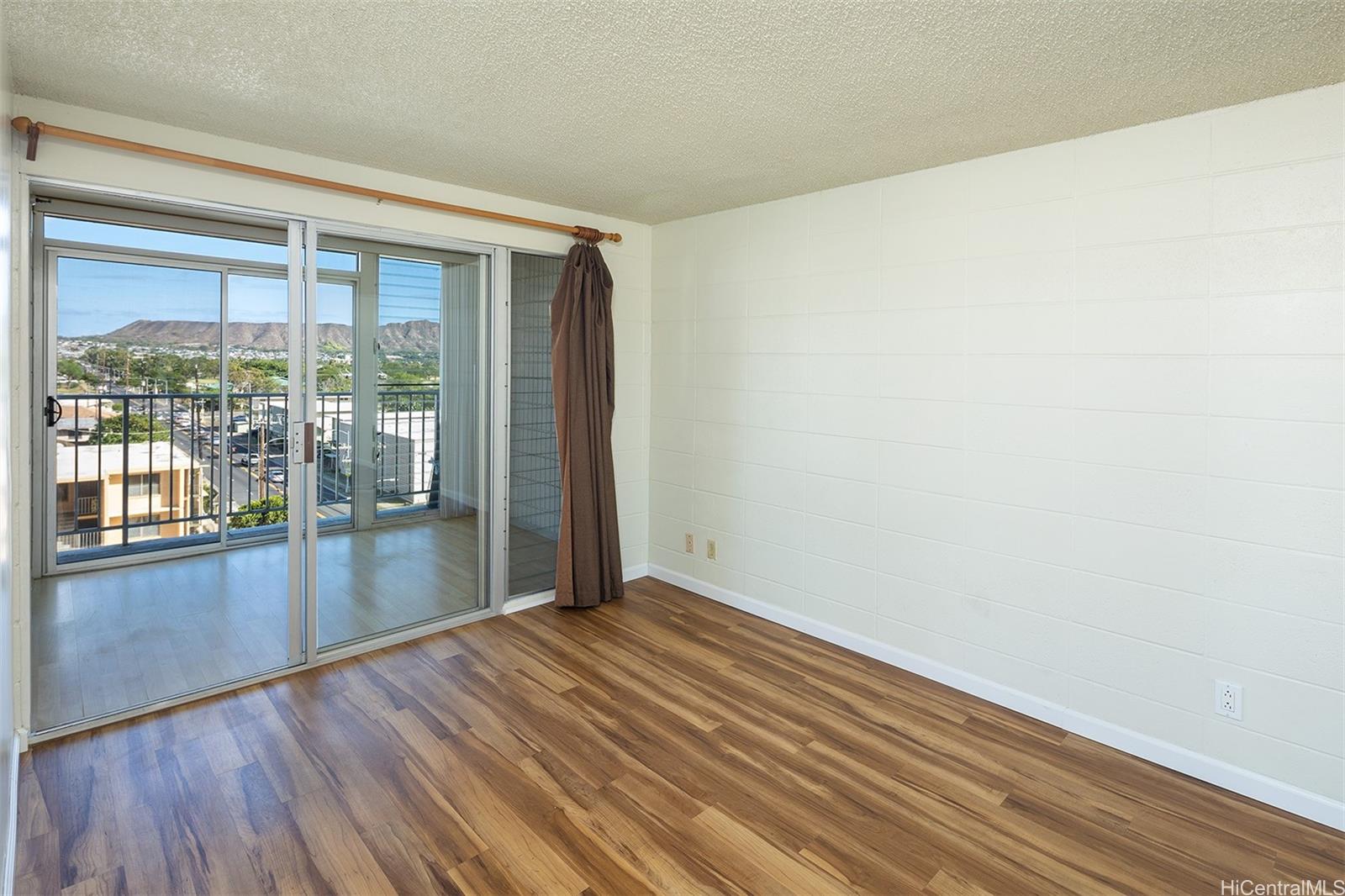 2542 Date St Honolulu - Rental - photo 2 of 13