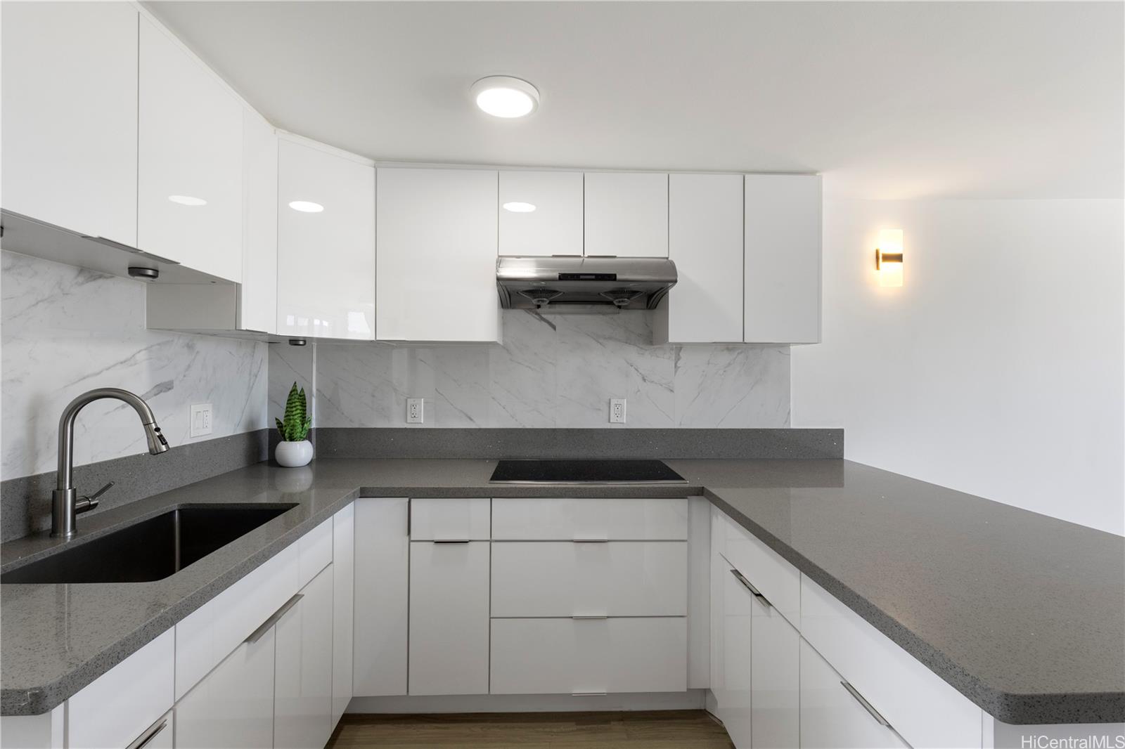 Plaza At Century Court condo # 501, Honolulu, Hawaii - photo 4 of 24