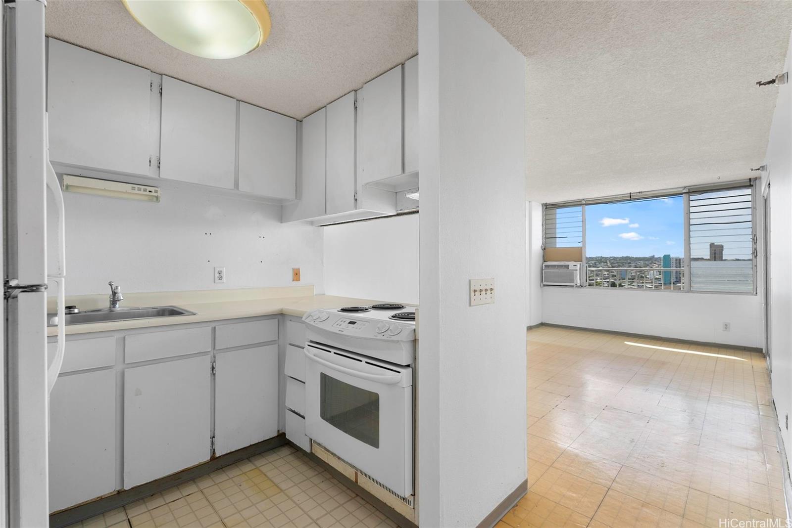 Plaza At Century Court condo # 901, Honolulu, Hawaii - photo 13 of 19