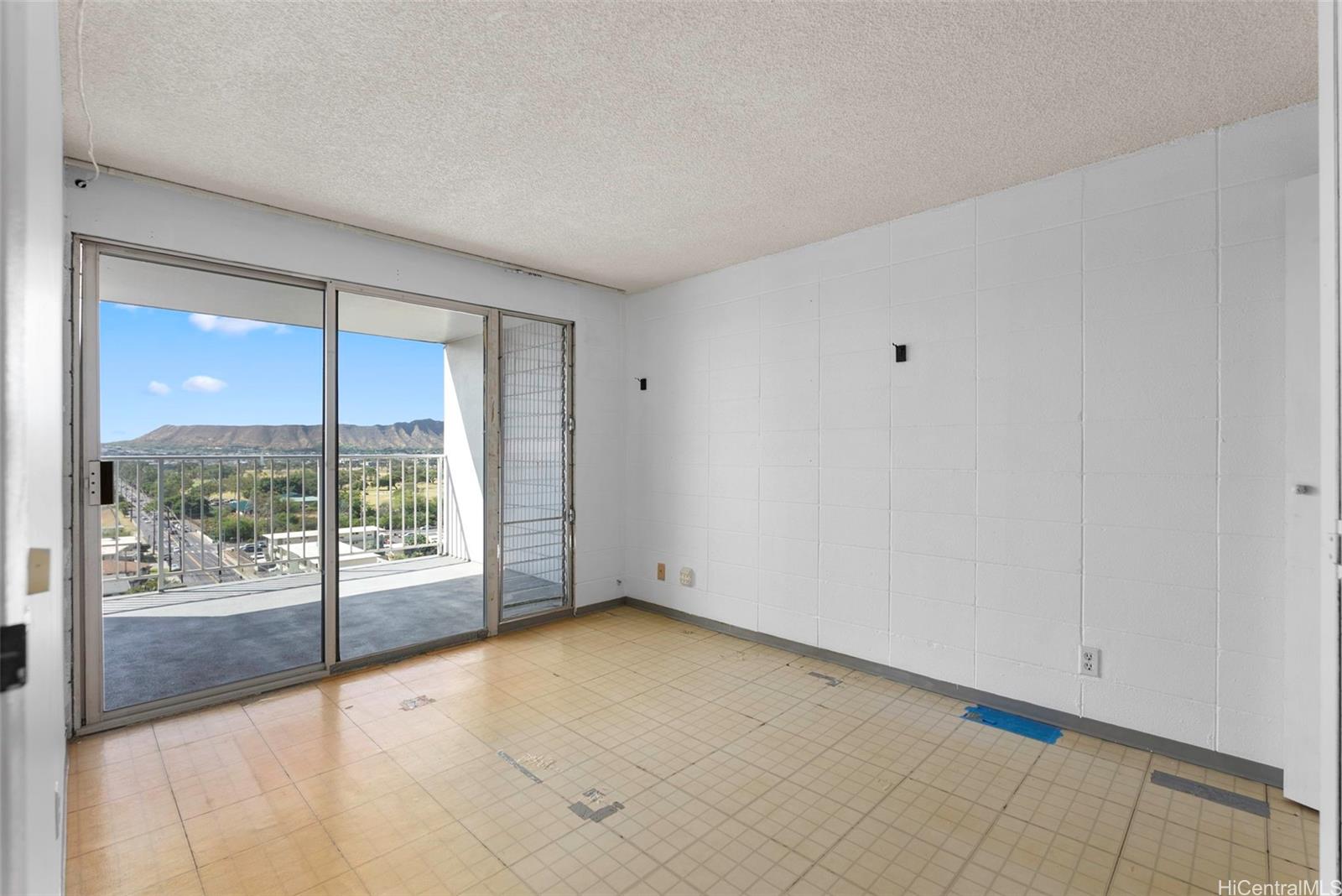 Plaza At Century Court condo # 901, Honolulu, Hawaii - photo 15 of 19