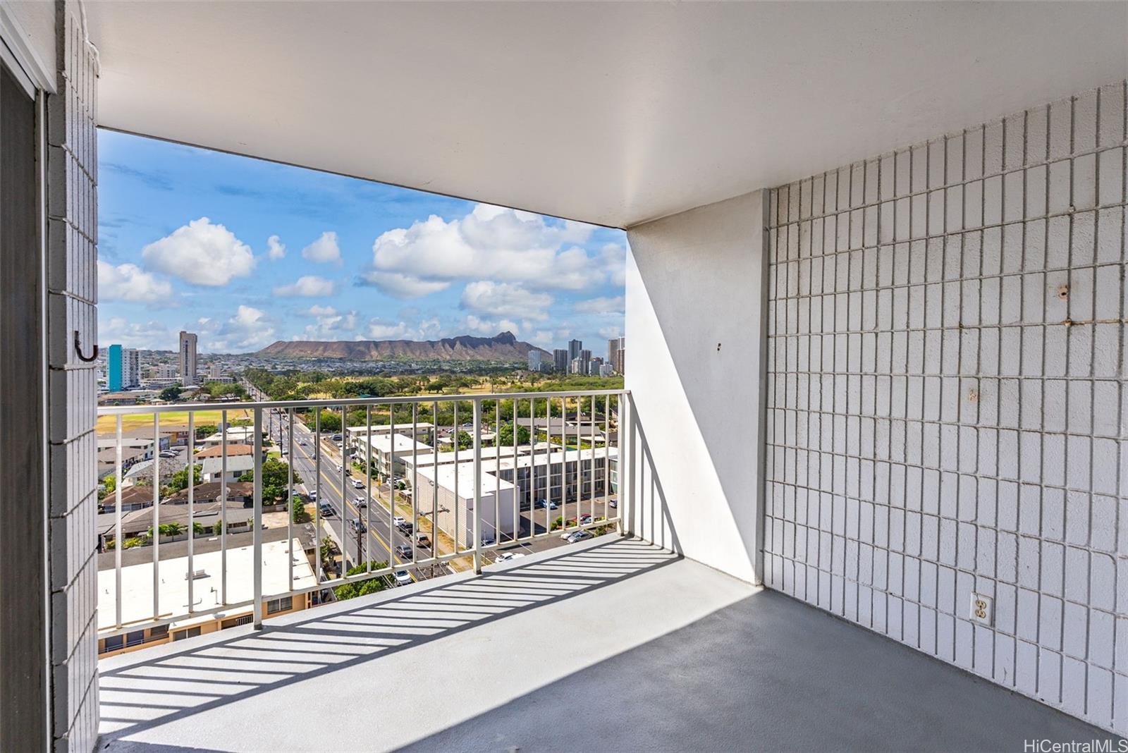Plaza At Century Court condo # 901, Honolulu, Hawaii - photo 16 of 19