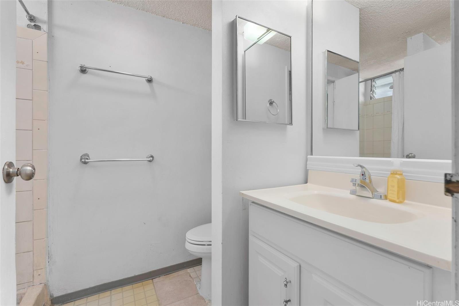 Plaza At Century Court condo # 901, Honolulu, Hawaii - photo 7 of 19