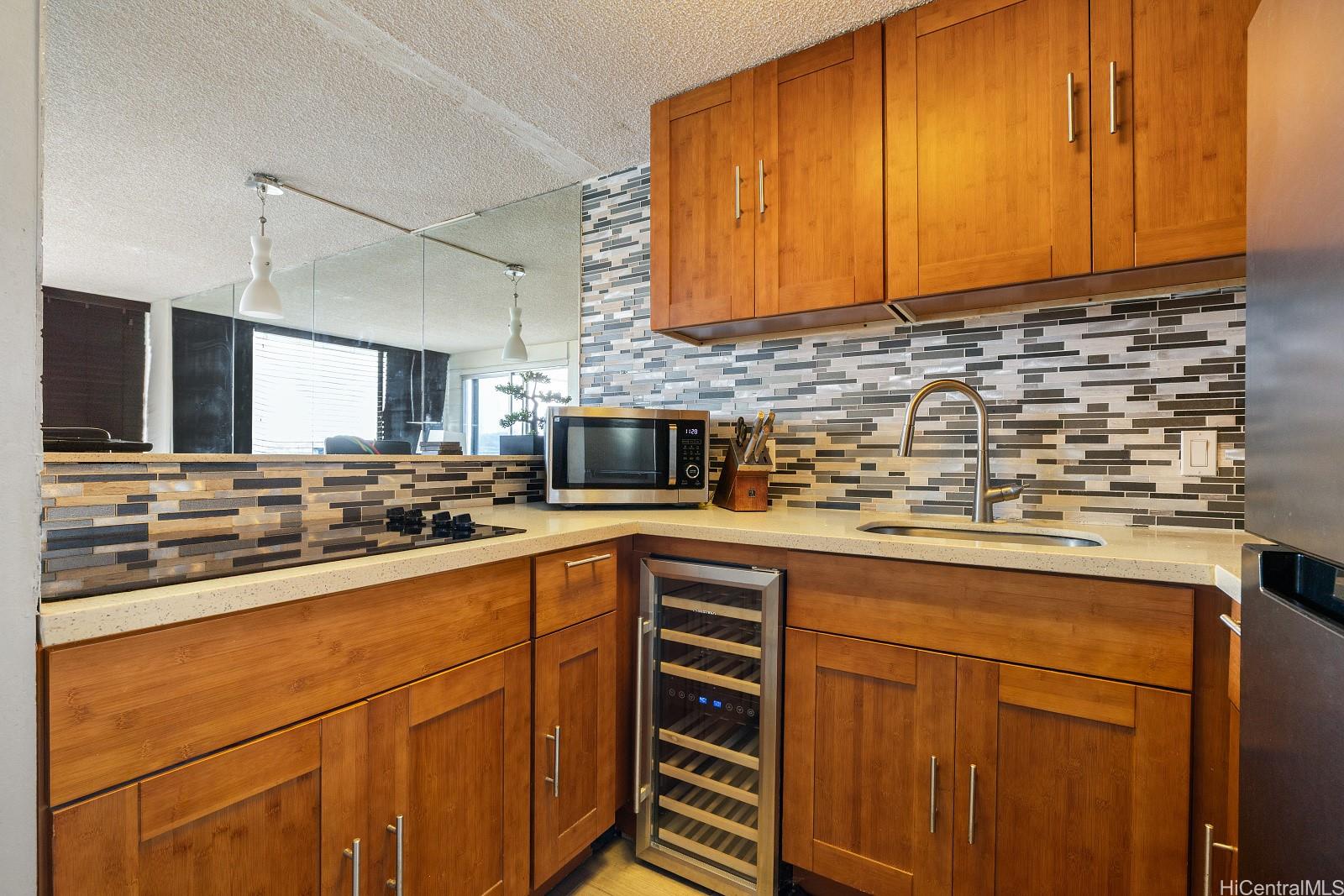 Plaza At Century Court condo # 906, Honolulu, Hawaii - photo 5 of 20