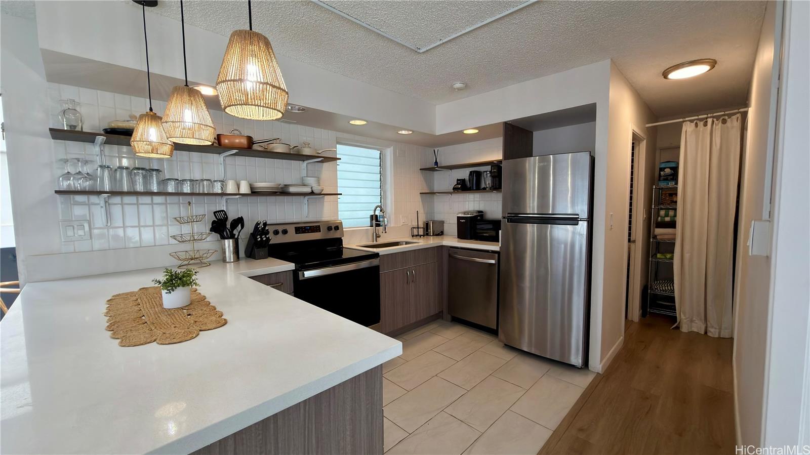 2547 Ala Wai Blvd Honolulu - Rental - photo 3 of 9
