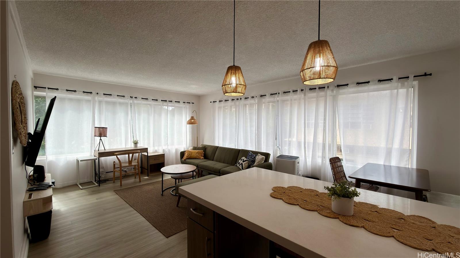 2547 Ala Wai Blvd Honolulu - Rental - photo 4 of 9