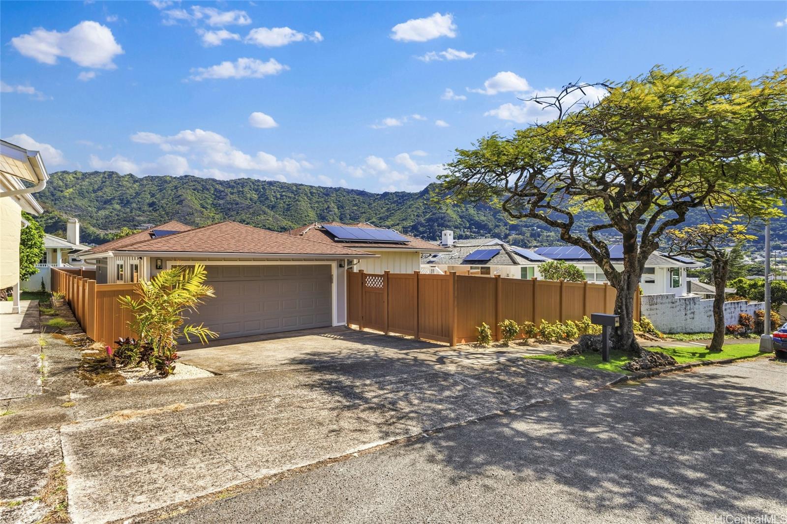 2548  Olopua Street Manoa Area, Honolulu home - photo 2 of 25