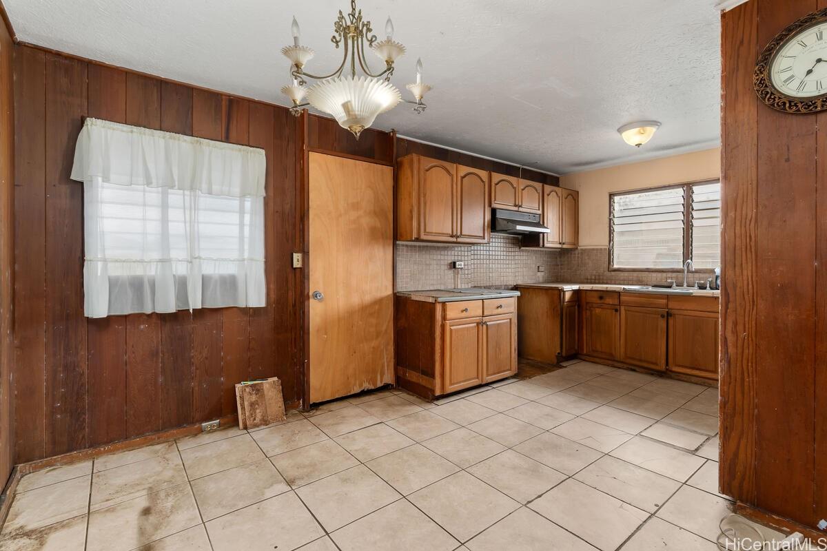 2548  School Street Kalihi-lower, Honolulu home - photo 8 of 25