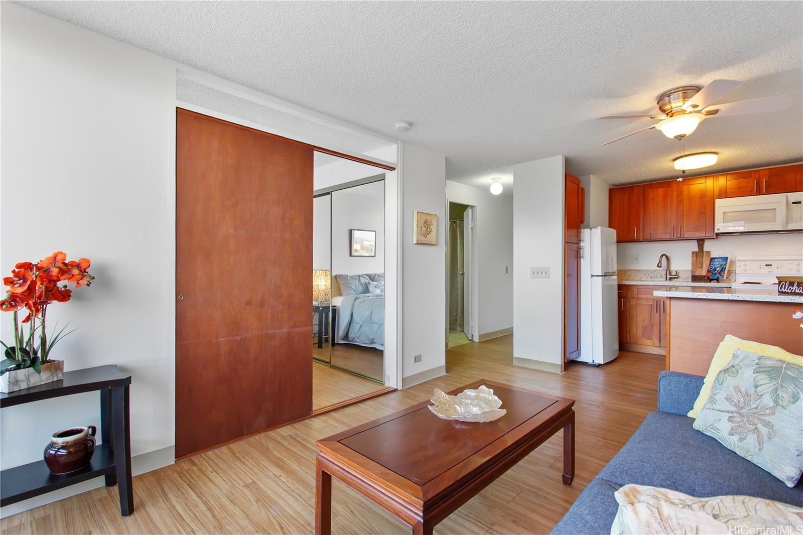 Punchbowl Place condo # 303, Honolulu, Hawaii - photo 3 of 17