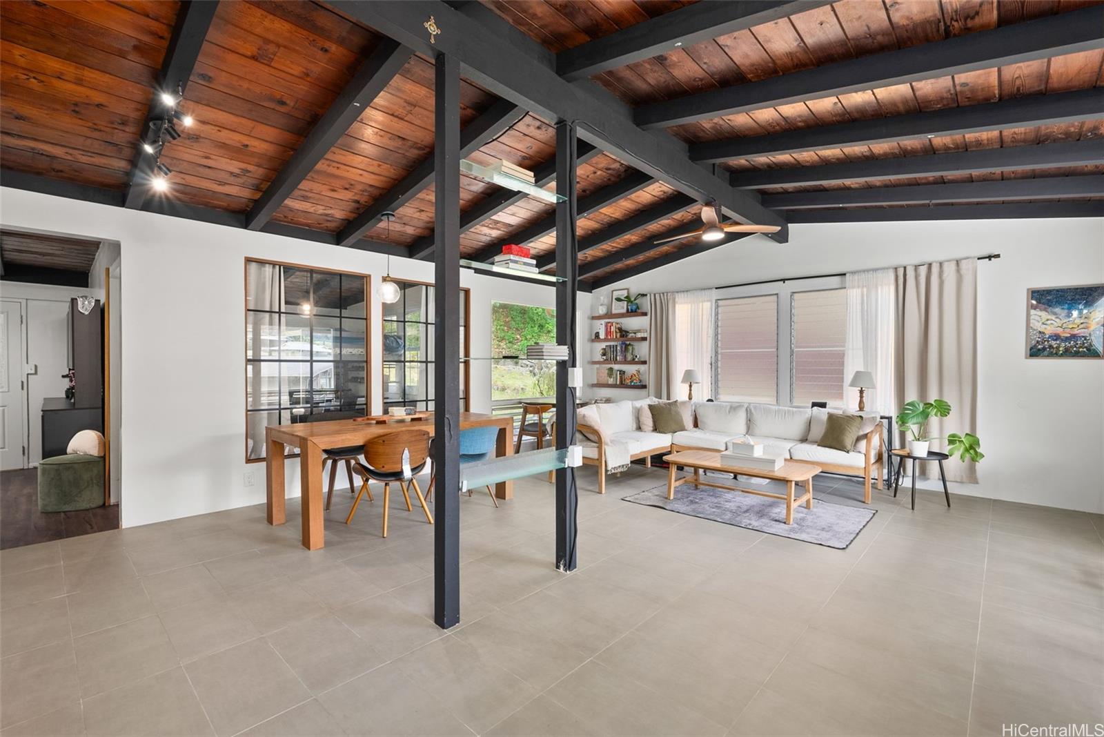 256  Puiwa Road Dowsett, Honolulu home - photo 2 of 24