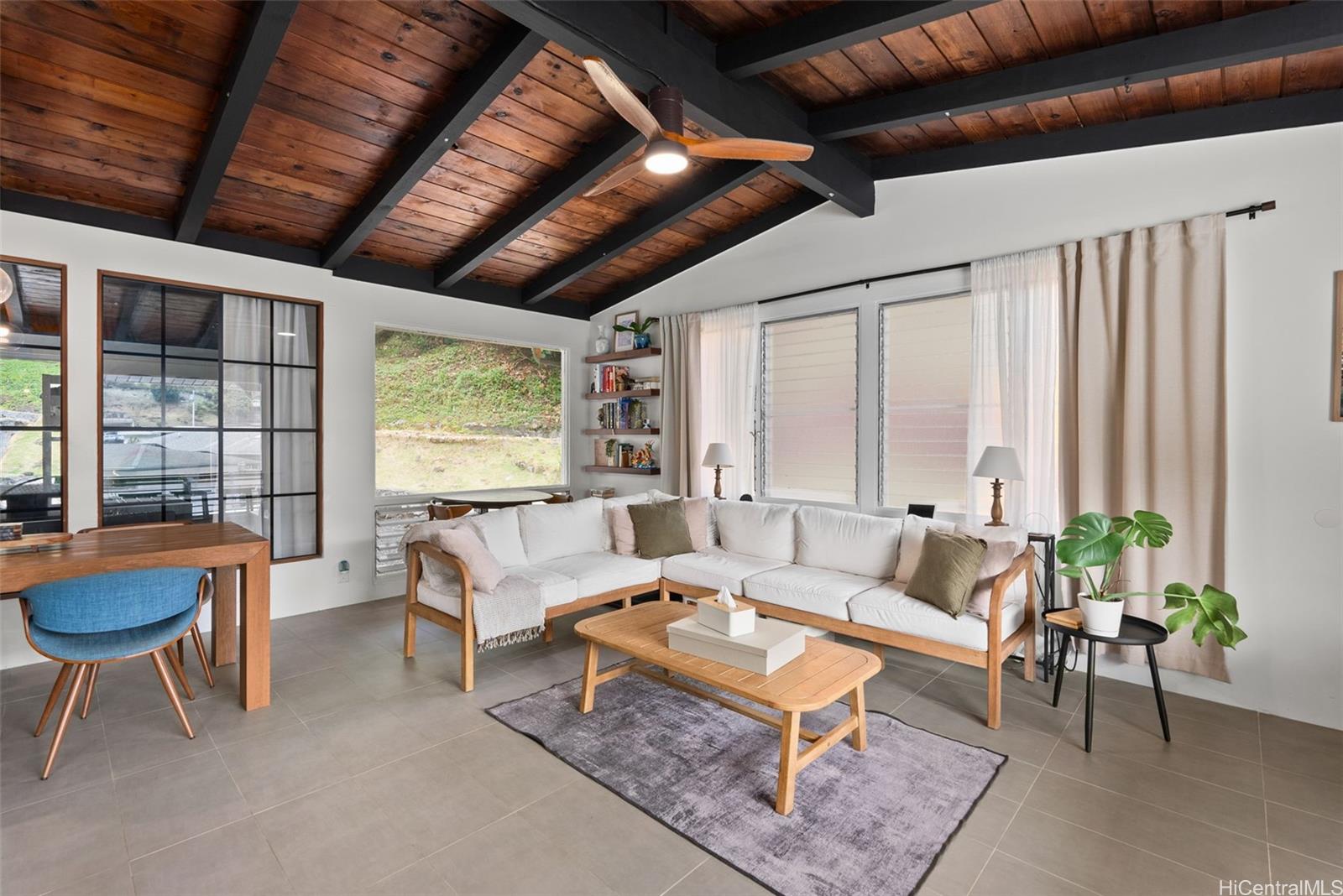 256  Puiwa Road Dowsett, Honolulu home - photo 3 of 24