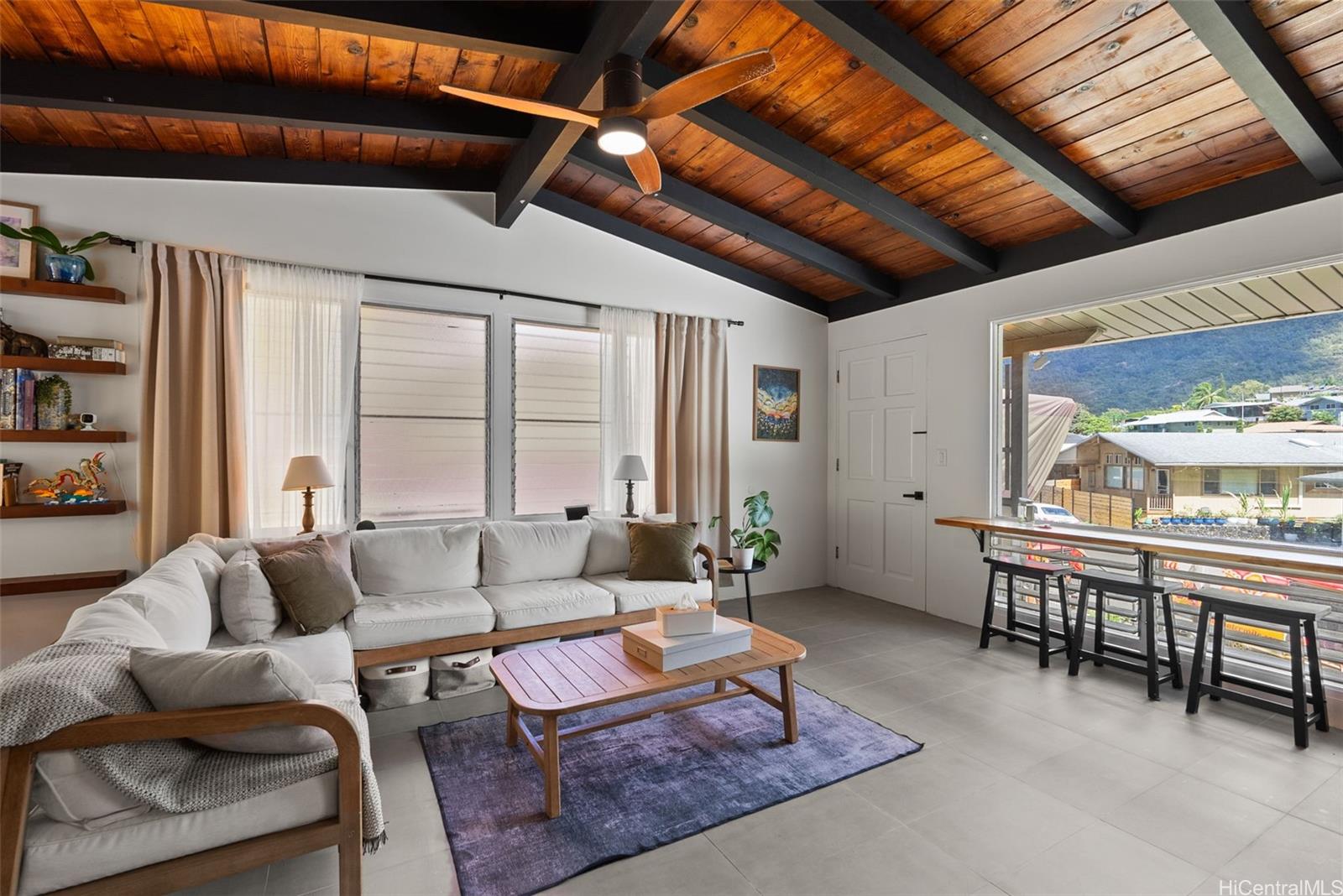 256  Puiwa Road Dowsett, Honolulu home - photo 4 of 24