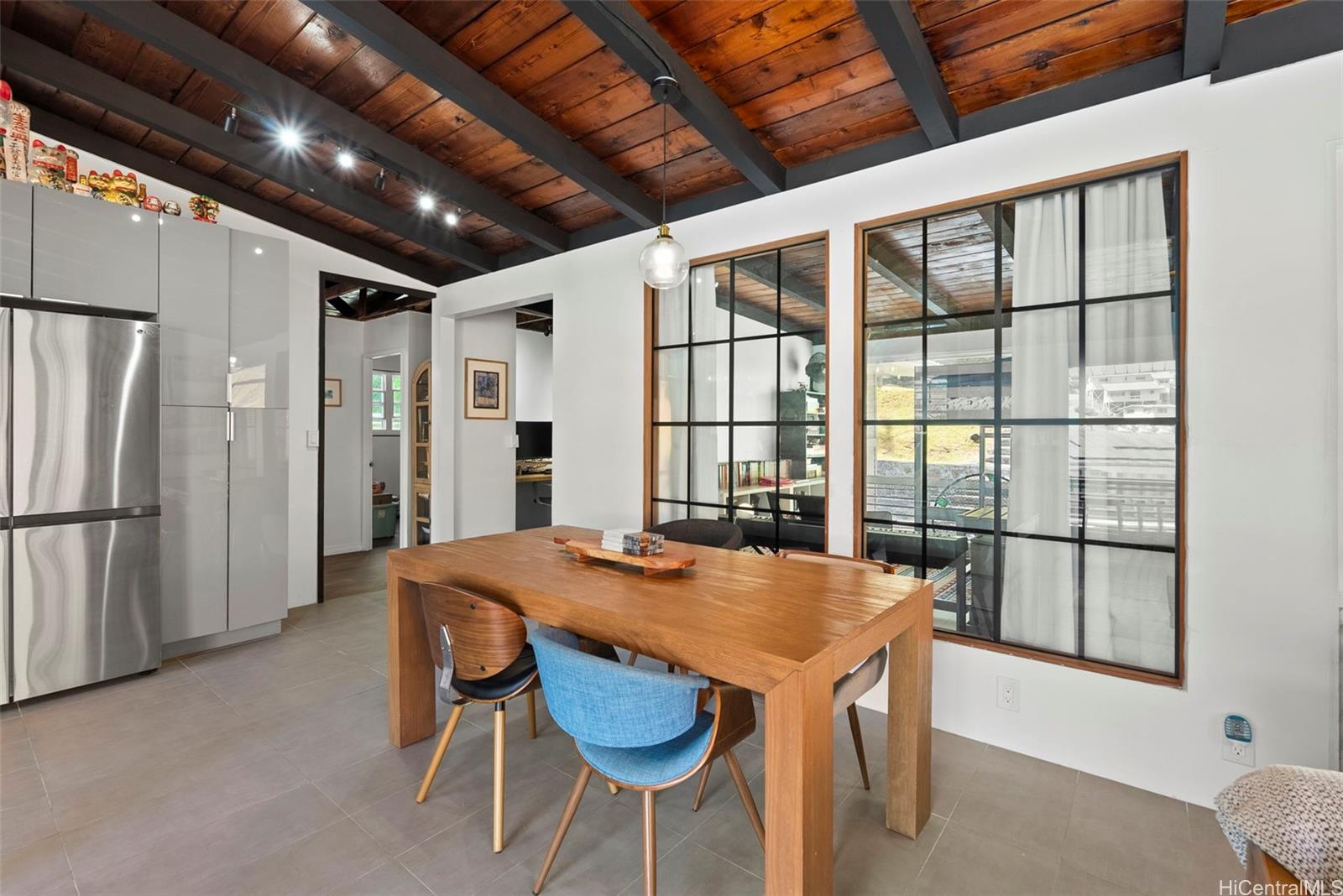 256  Puiwa Road Dowsett, Honolulu home - photo 6 of 24