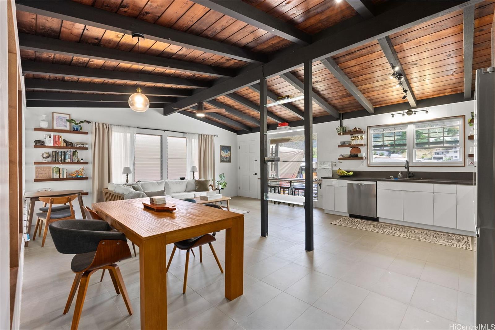 256  Puiwa Road Dowsett, Honolulu home - photo 7 of 24