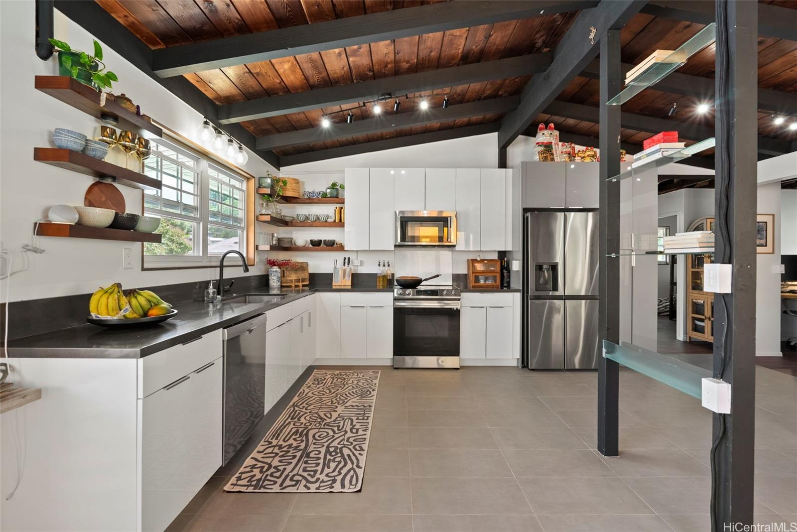 256  Puiwa Road Dowsett, Honolulu home - photo 8 of 24