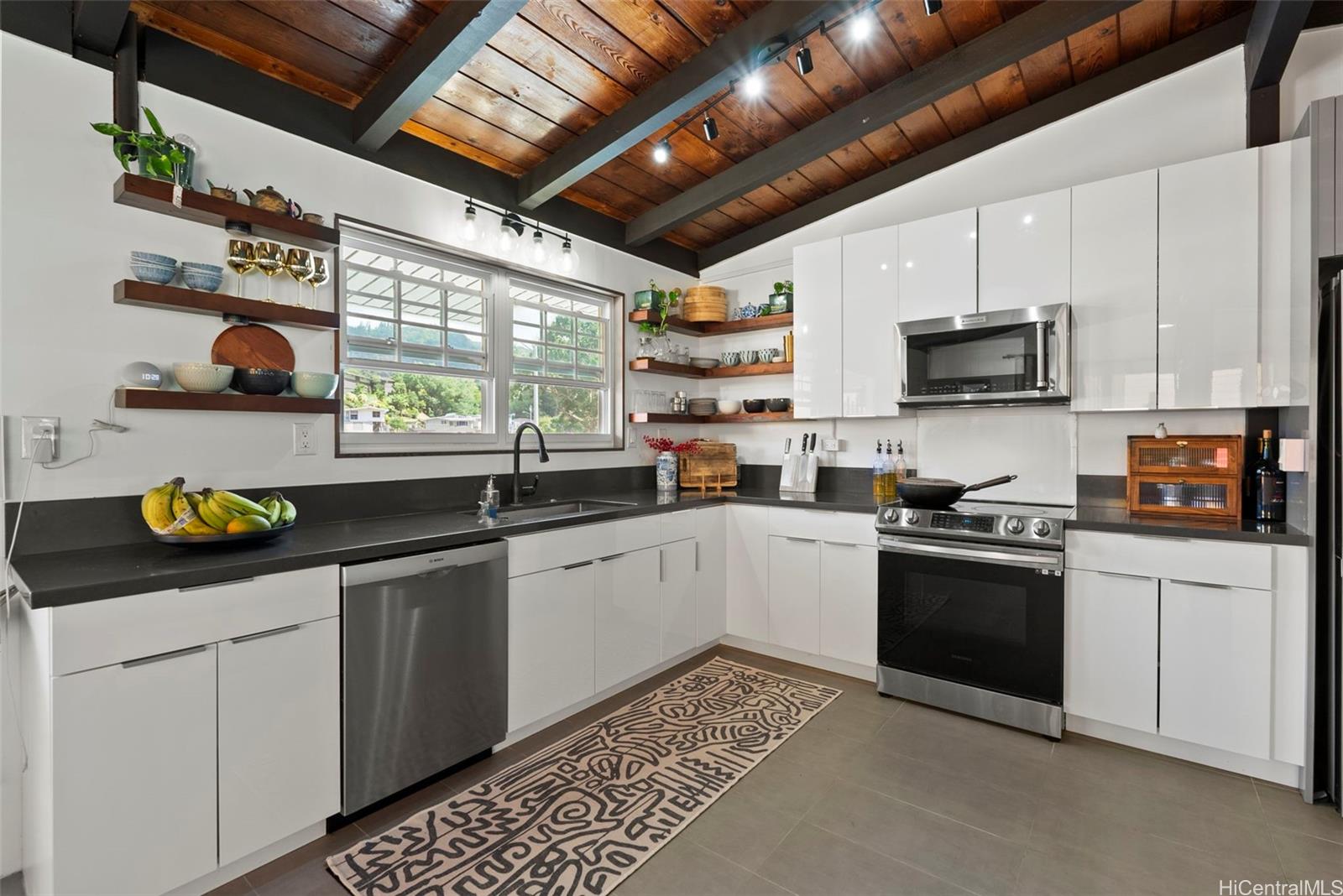 256  Puiwa Road Dowsett, Honolulu home - photo 9 of 24