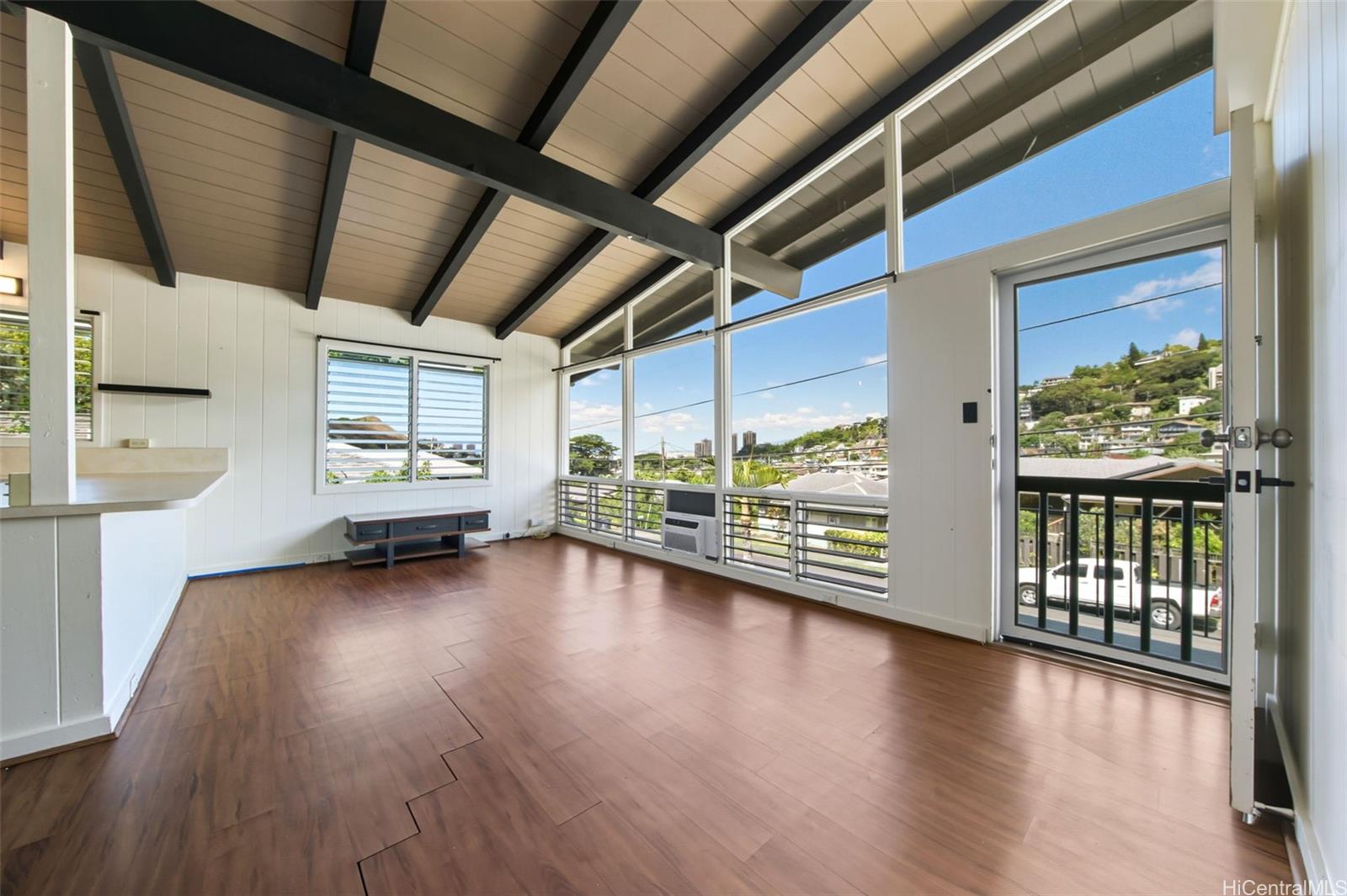 2571  Kekuanoni Street Pauoa Valley, Honolulu home - photo 3 of 19