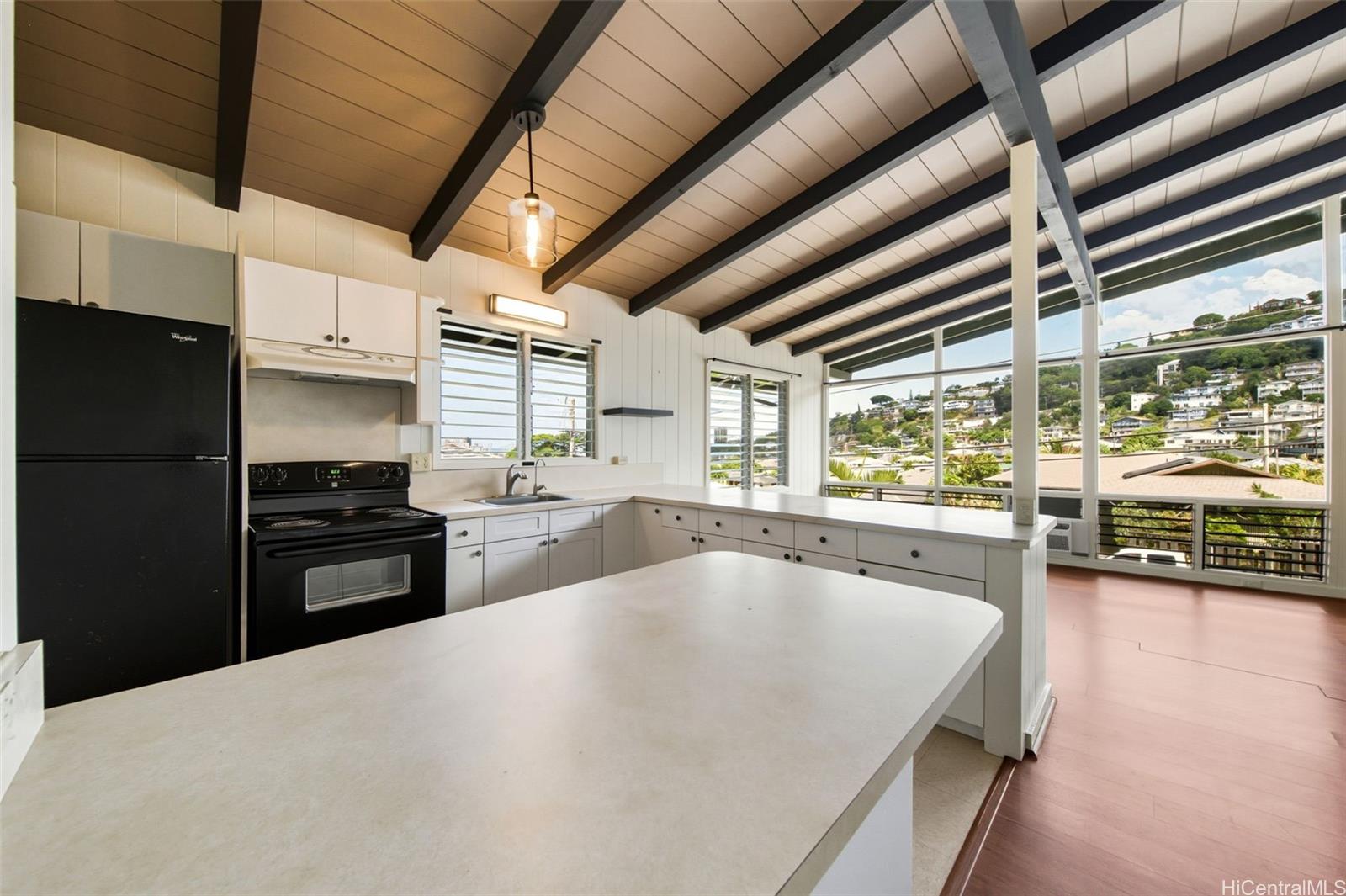 2571  Kekuanoni Street Pauoa Valley, Honolulu home - photo 5 of 19